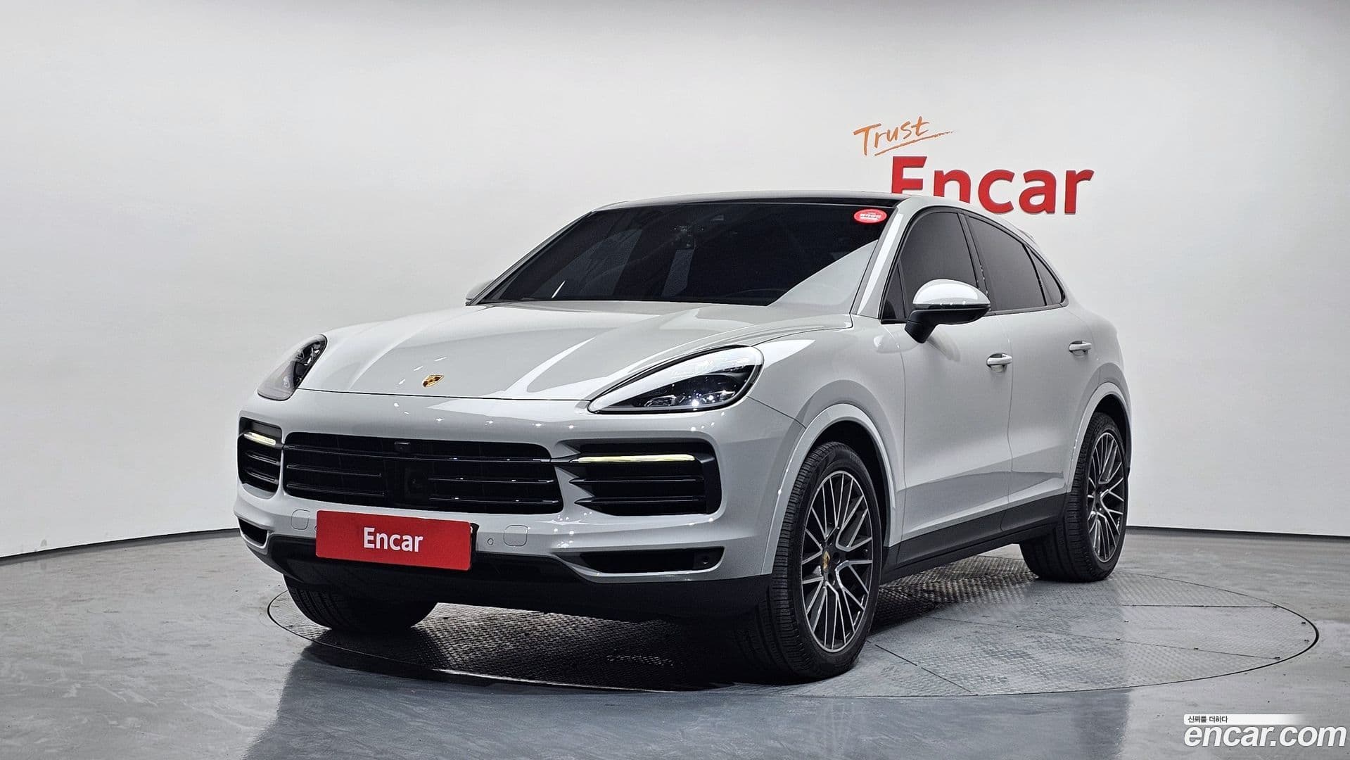 Main__Slider__Photo:Cayenne Porsche 2021.3-0
