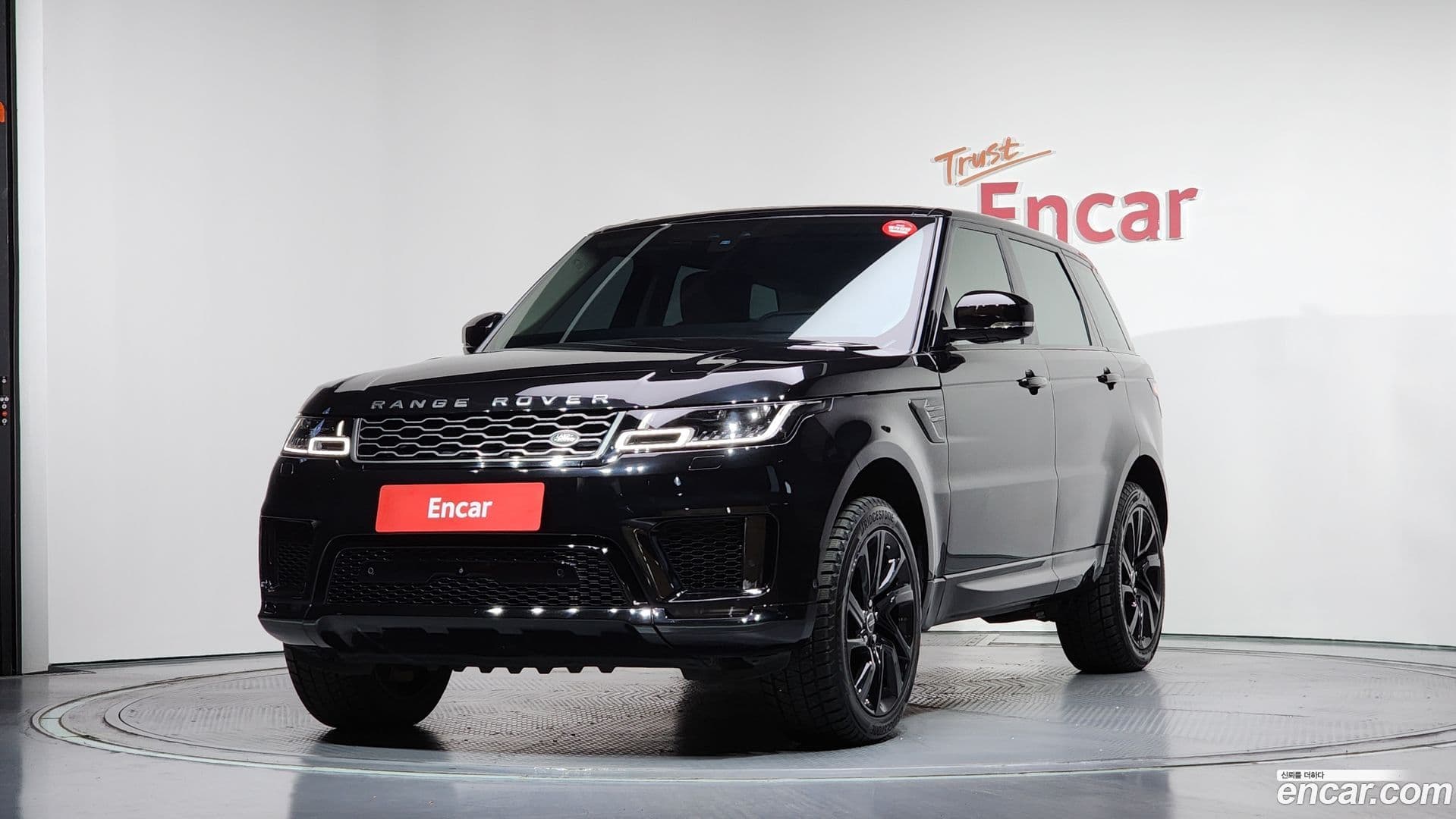 Main__Slider__Photo:Range Rover Sport Land Rover 2021.4-0