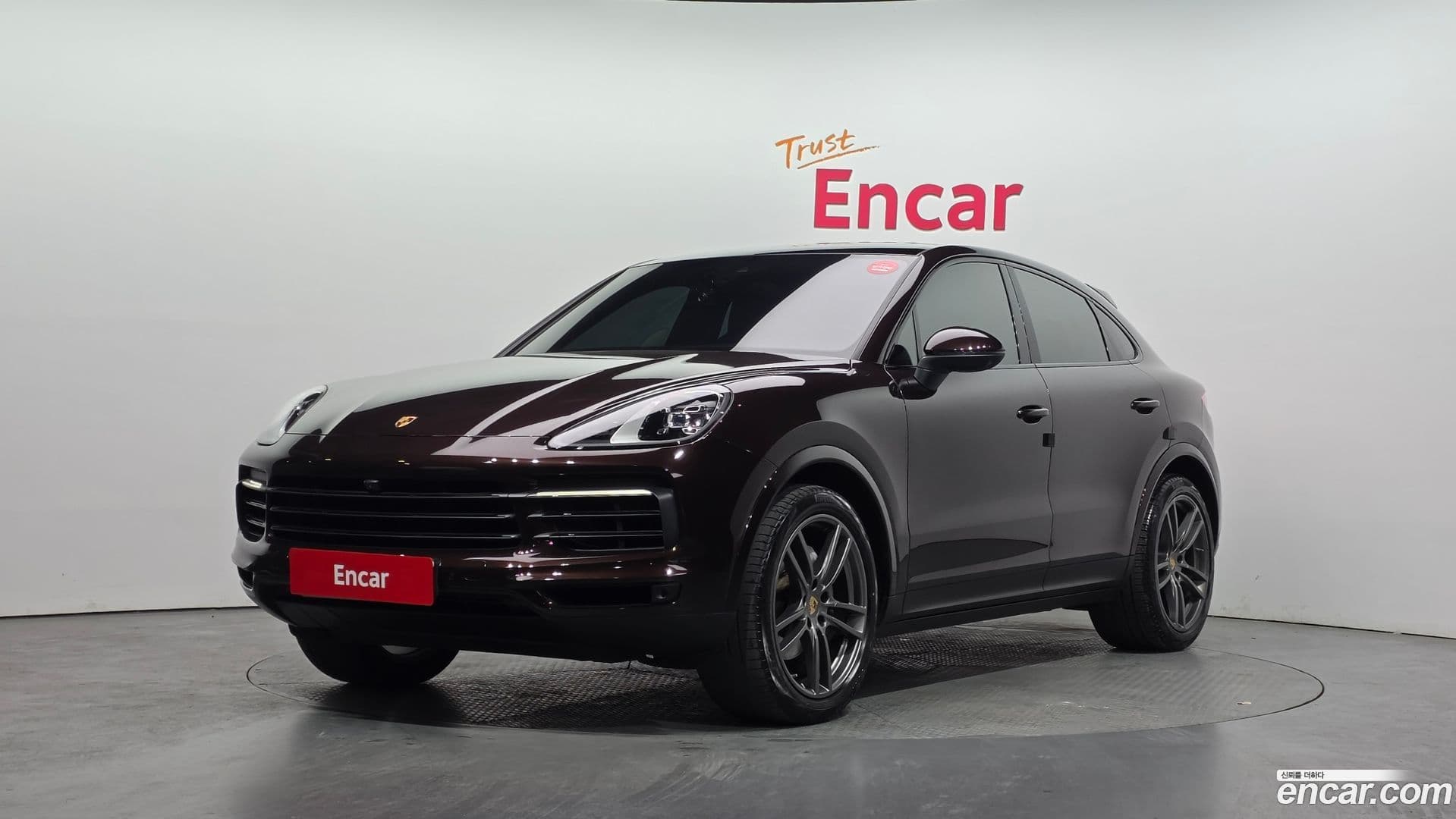 Main__Slider__Photo:Cayenne Porsche 2021.3-0