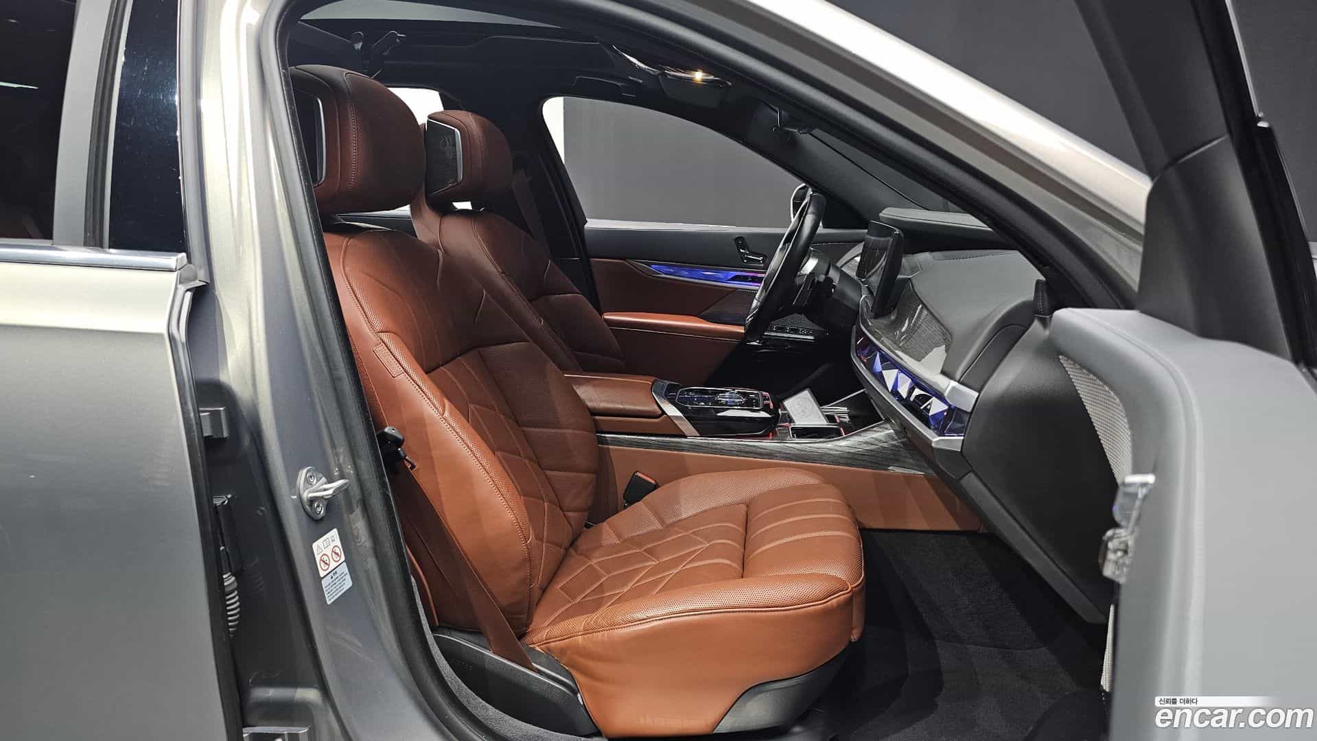 7-Series BMW 2024.0-INNER-010