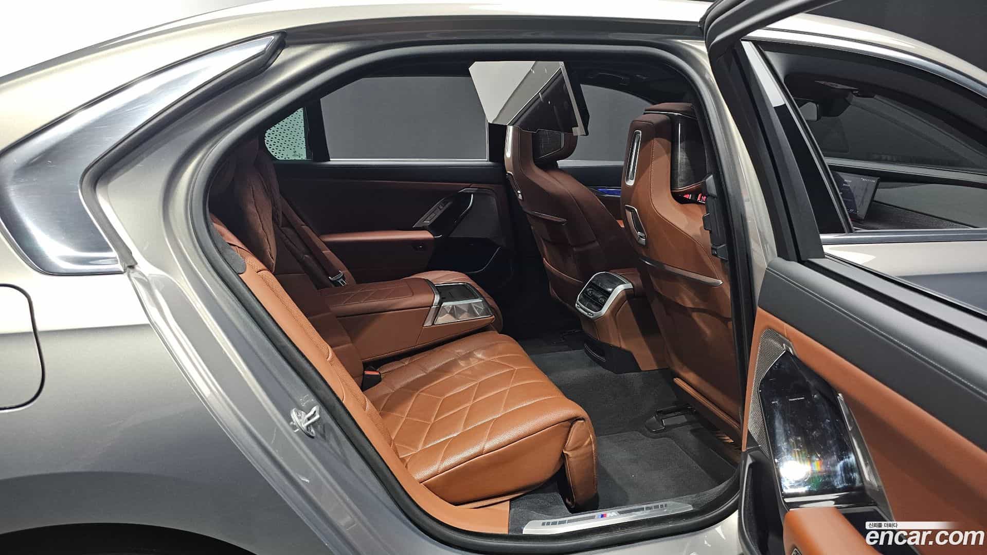 7-Series BMW 2024.0-INNER-036