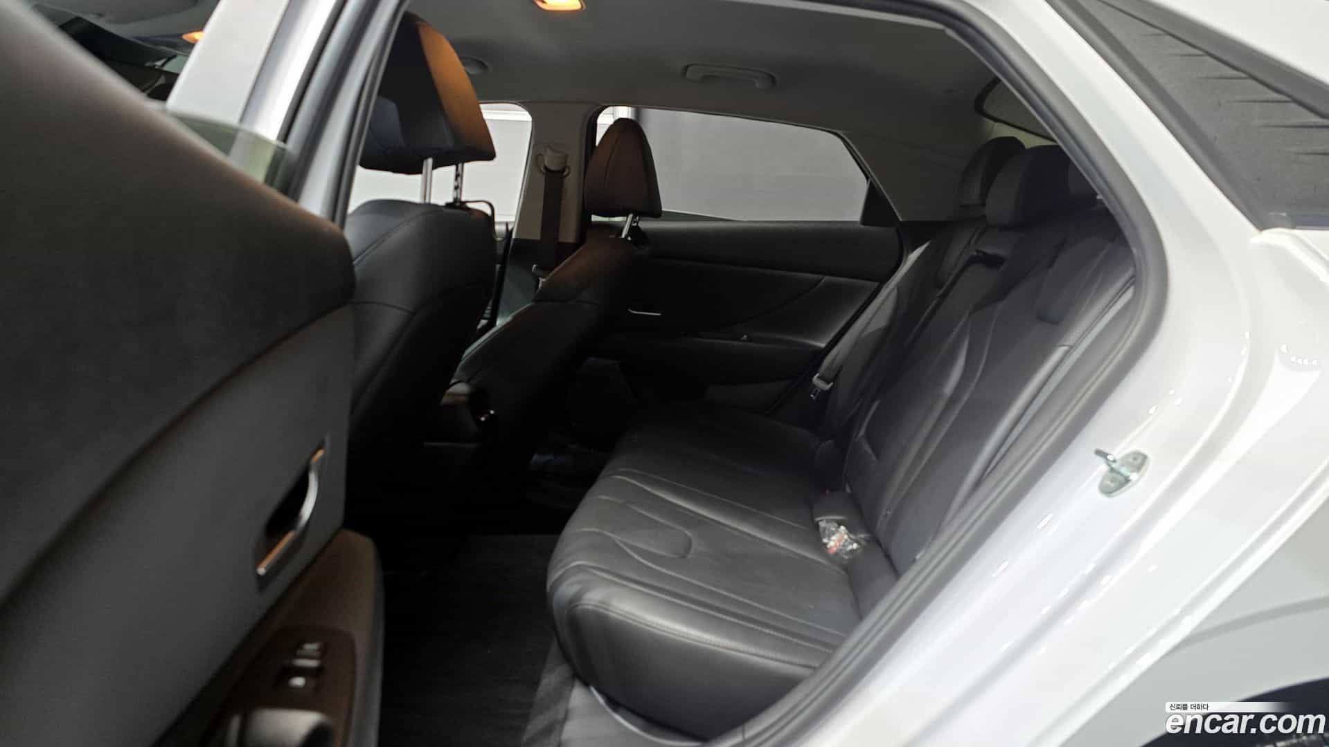 AVANTE Hyundai 2021.4-OPTION-016