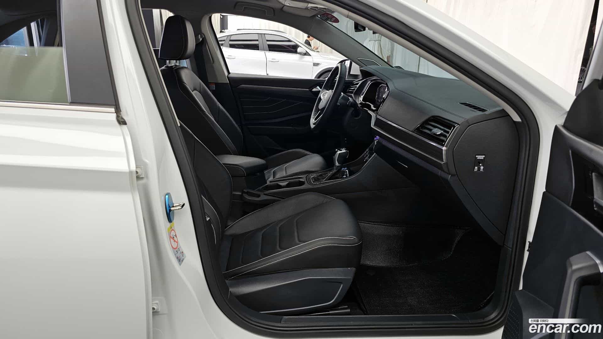 Jetta Volkswagen 2023.11-OPTION-015