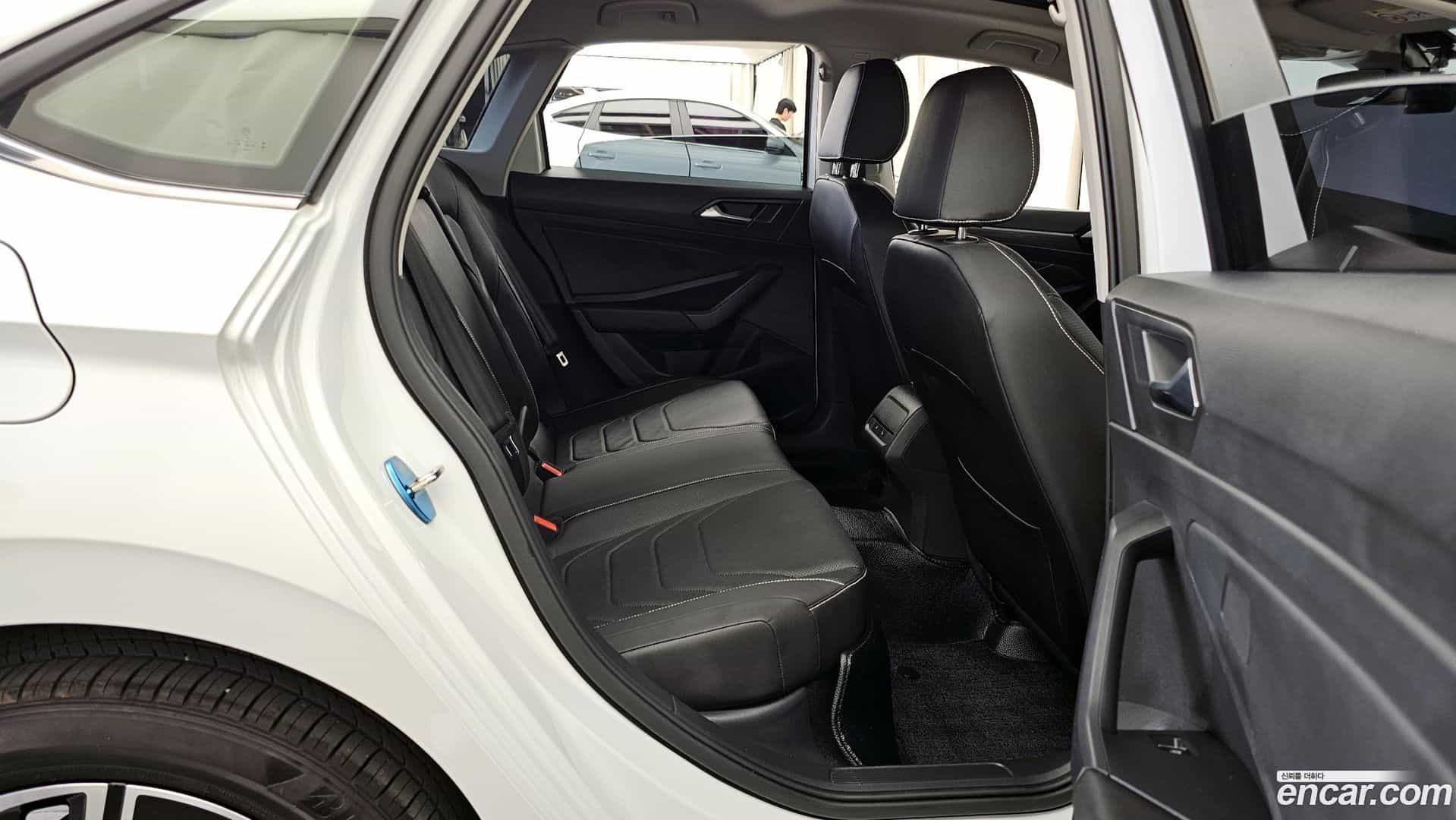 Jetta Volkswagen 2023.11-OPTION-016