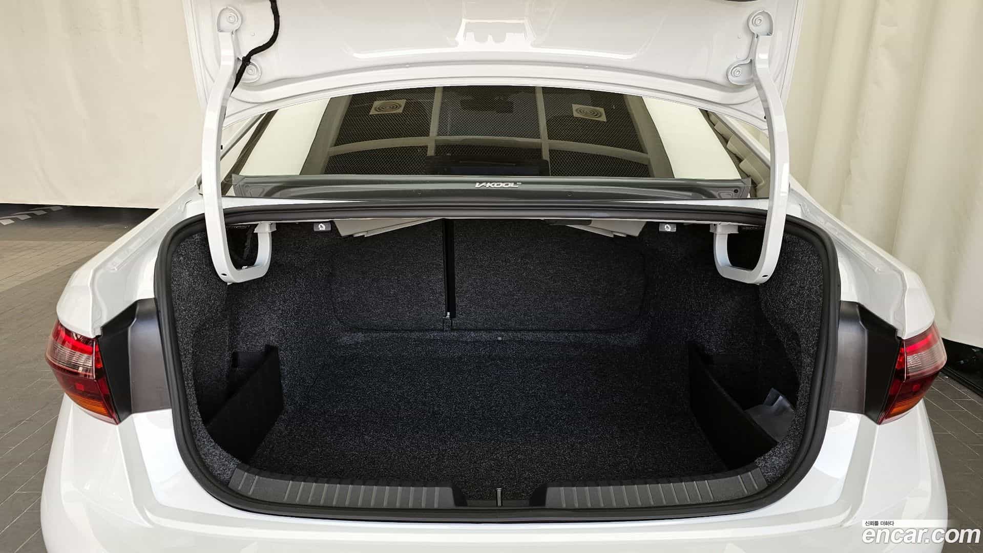 Jetta Volkswagen 2023.11-OPTION-024