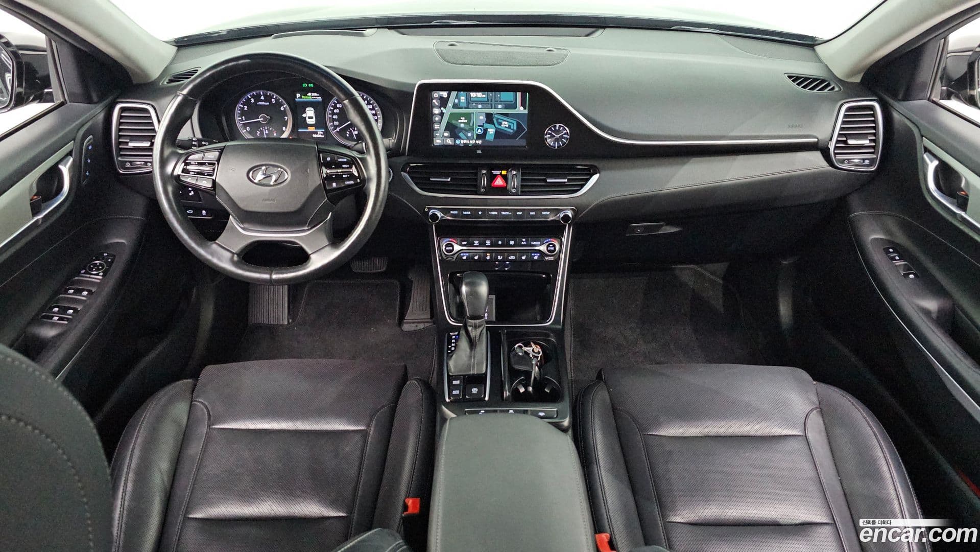 Main__Slider__Photo:Grandeur Hyundai 2019.3-6
