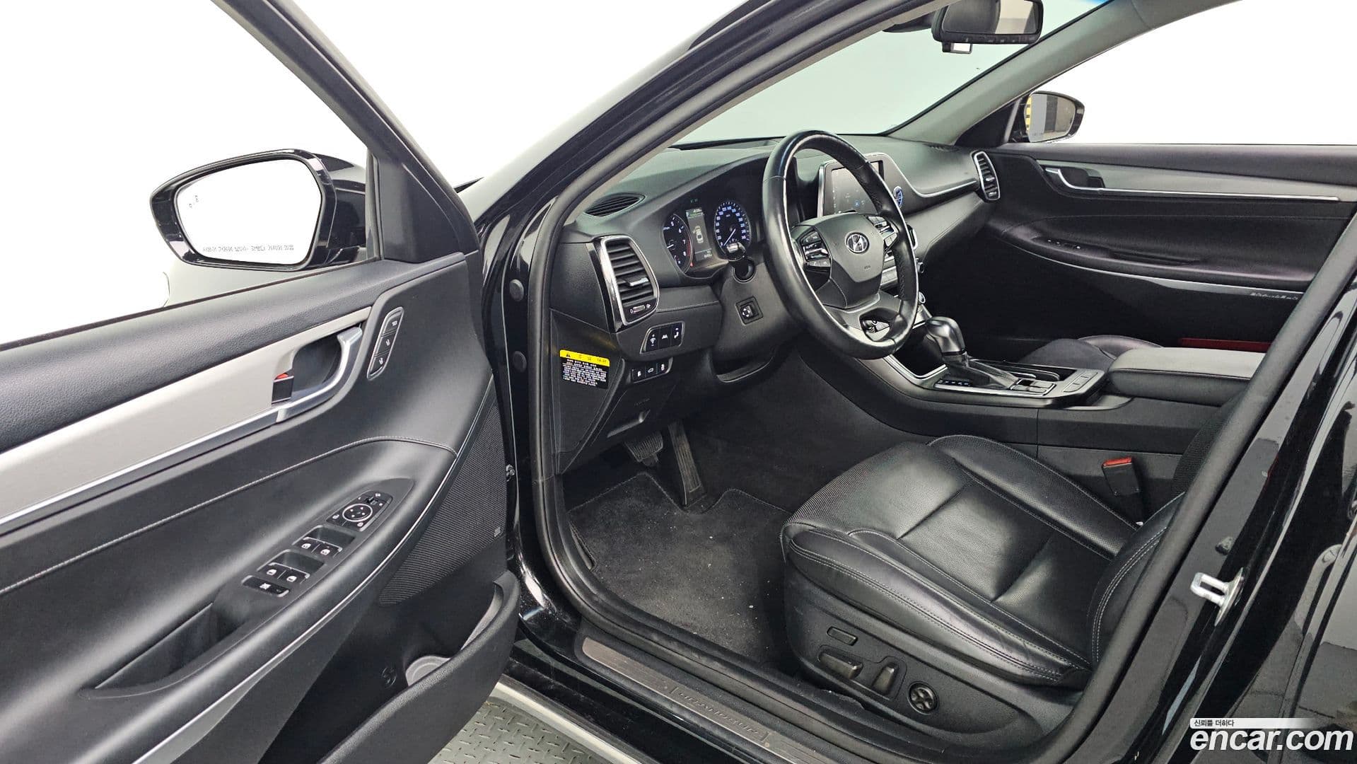 Main__Slider__Photo:Grandeur Hyundai 2019.3-9