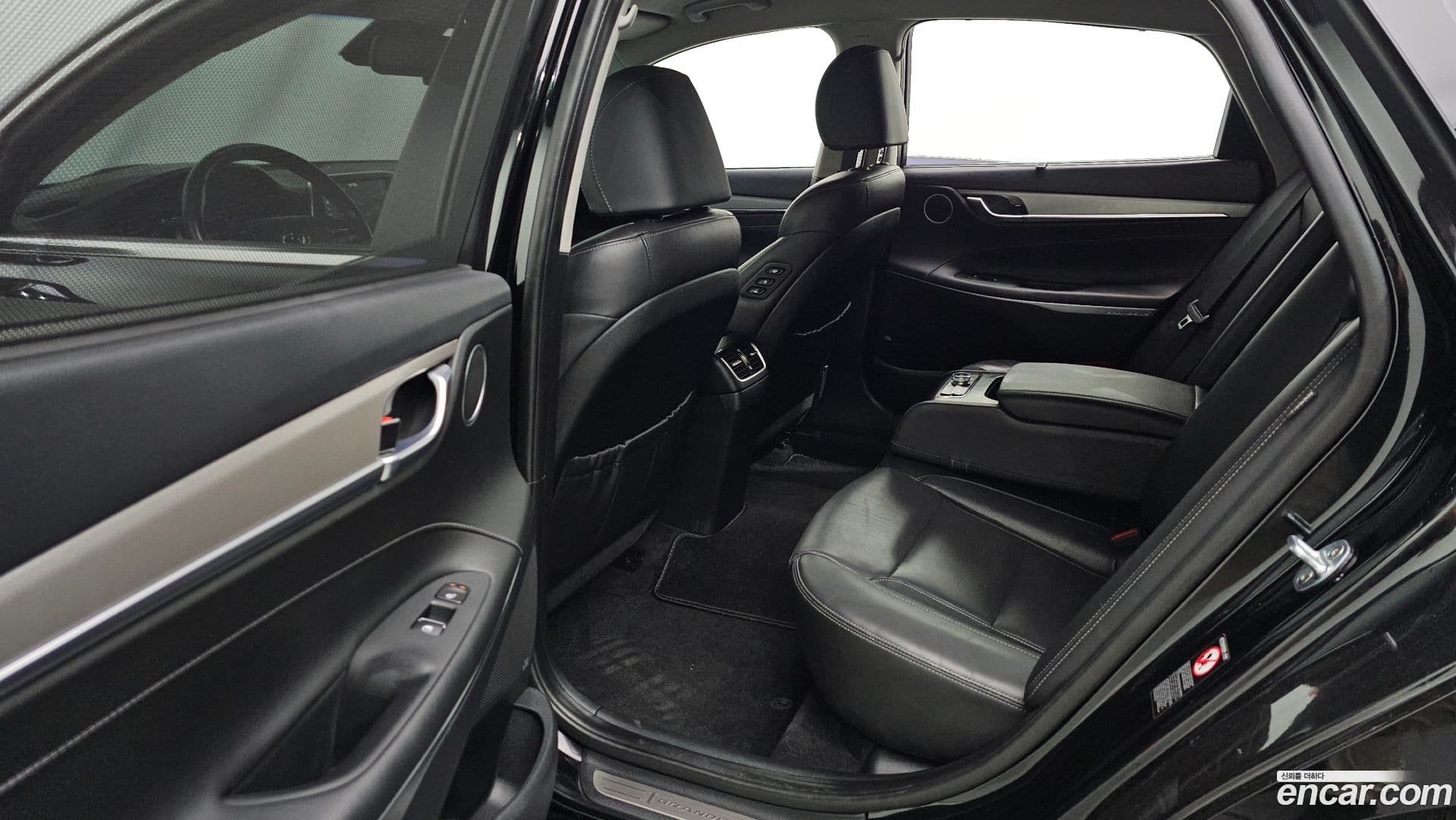 Main__Slider__Photo:Grandeur Hyundai 2019.3-10