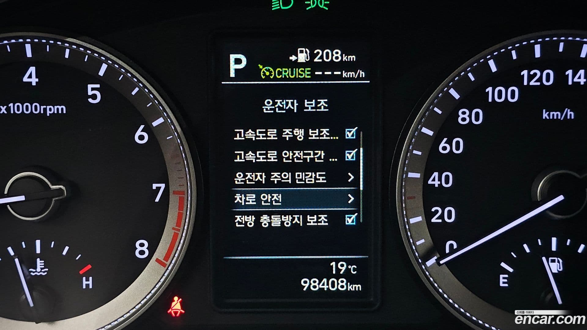 Main__Slider__Photo:Grandeur Hyundai 2019.3-15
