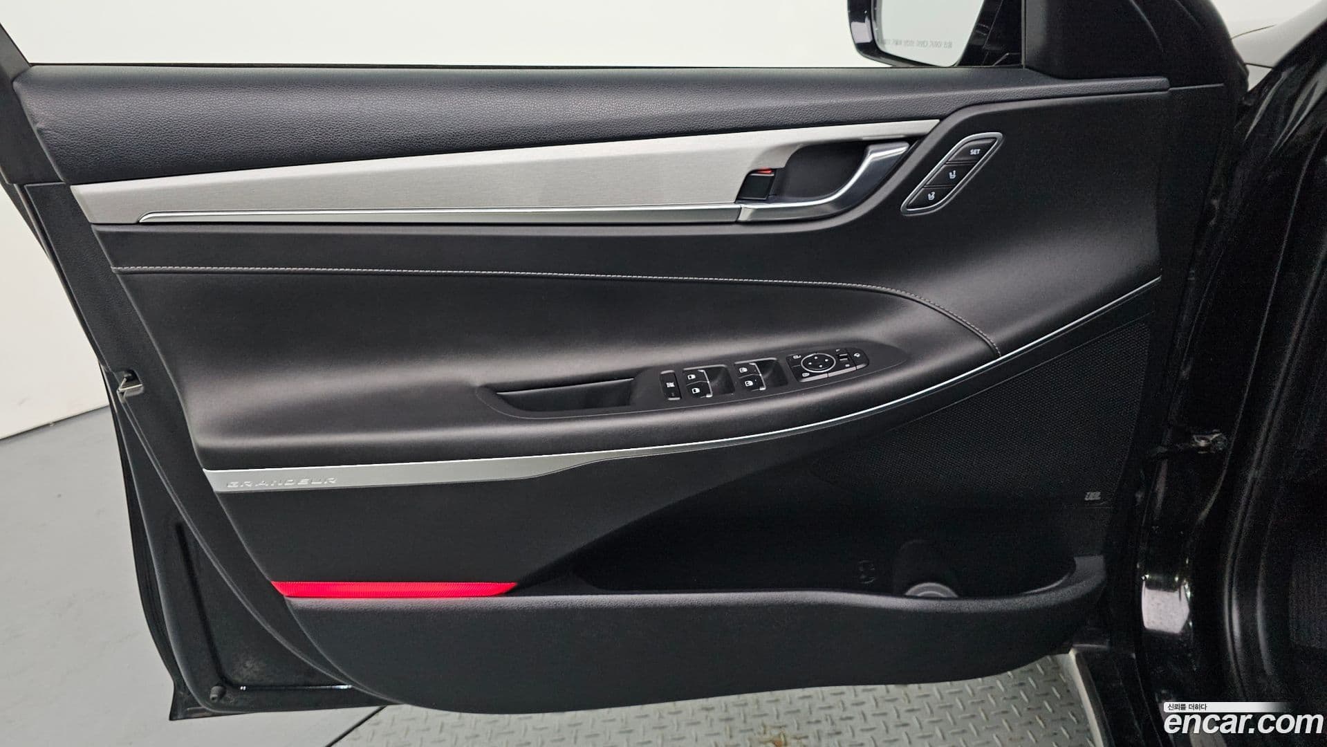 Main__Slider__Photo:Grandeur Hyundai 2019.3-23