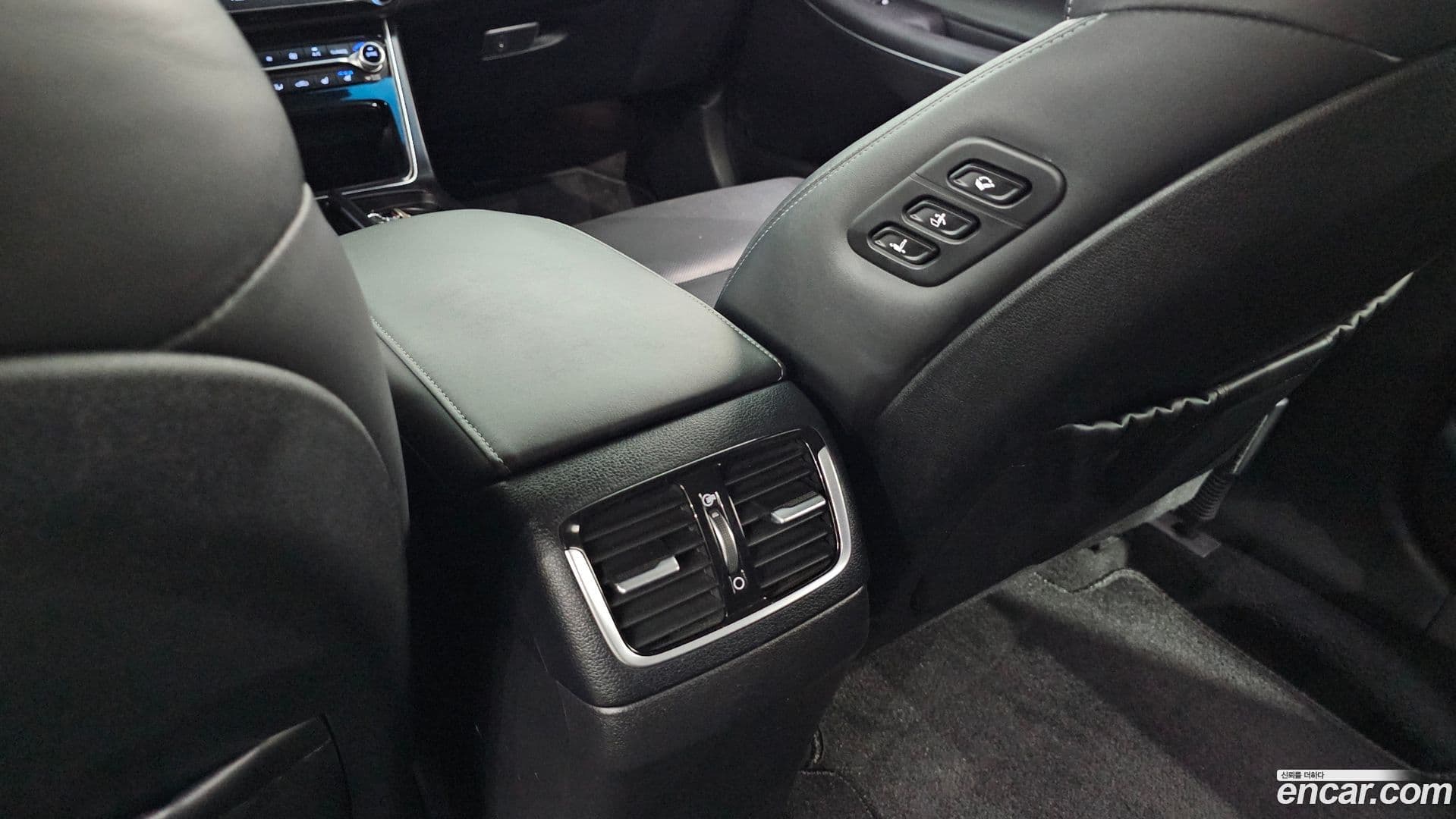 Main__Slider__Photo:Grandeur Hyundai 2019.3-31