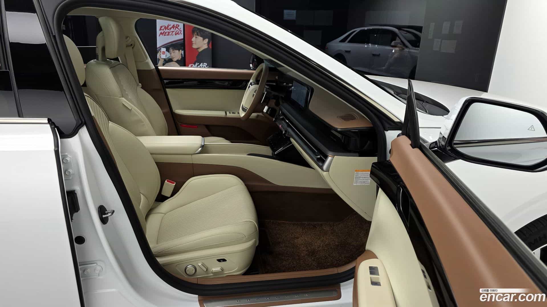 Grandeur Hyundai 2023.3-INNER-036