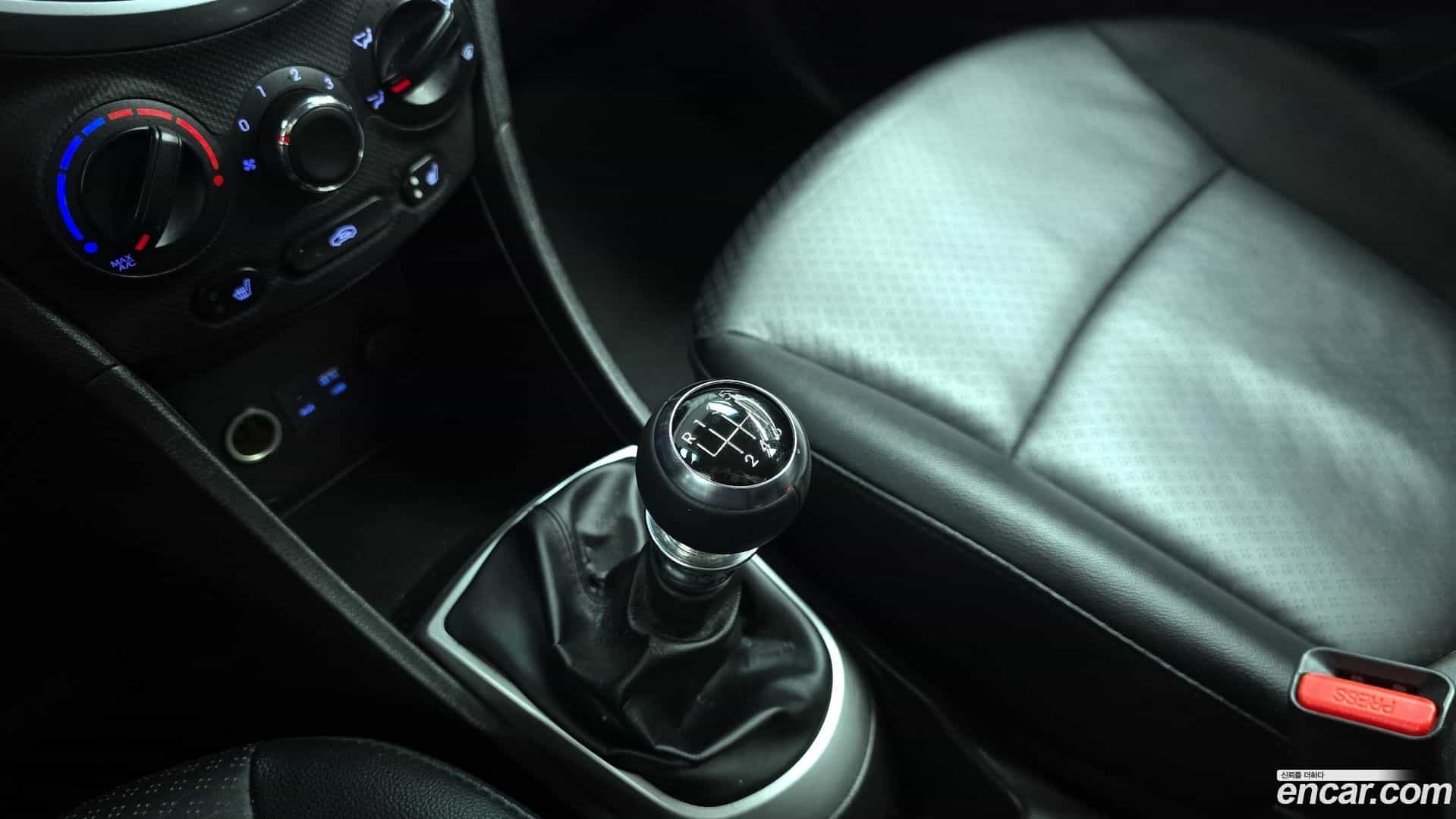 Accent Hyundai 2014.7-INNER-009