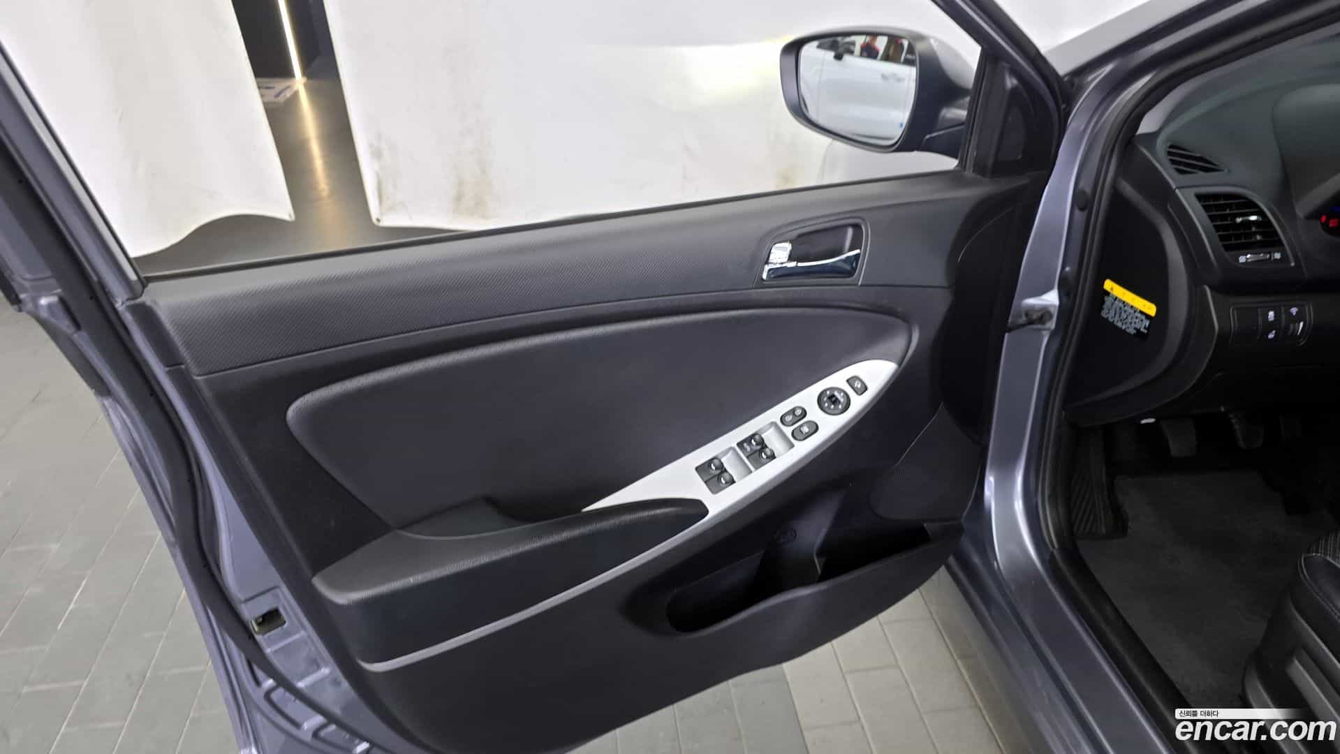 Accent Hyundai 2014.7-INNER-034