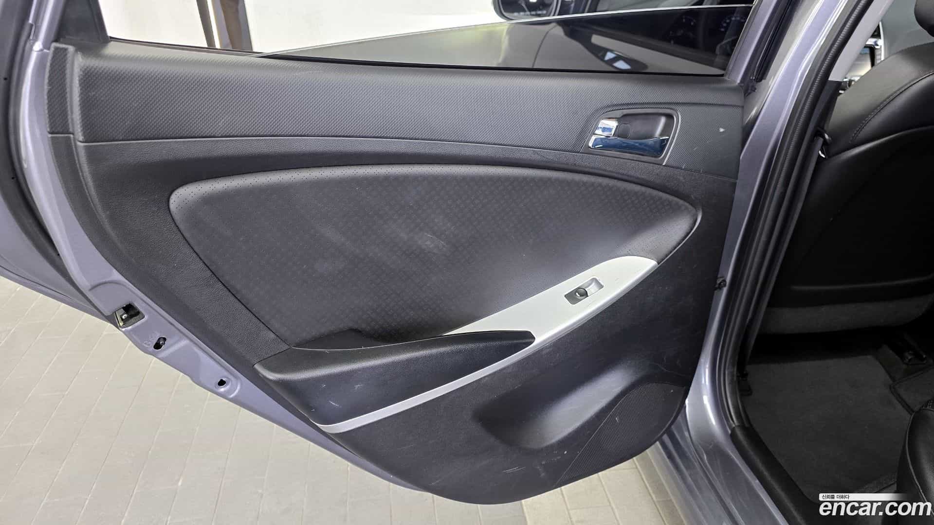 Accent Hyundai 2014.7-INNER-035