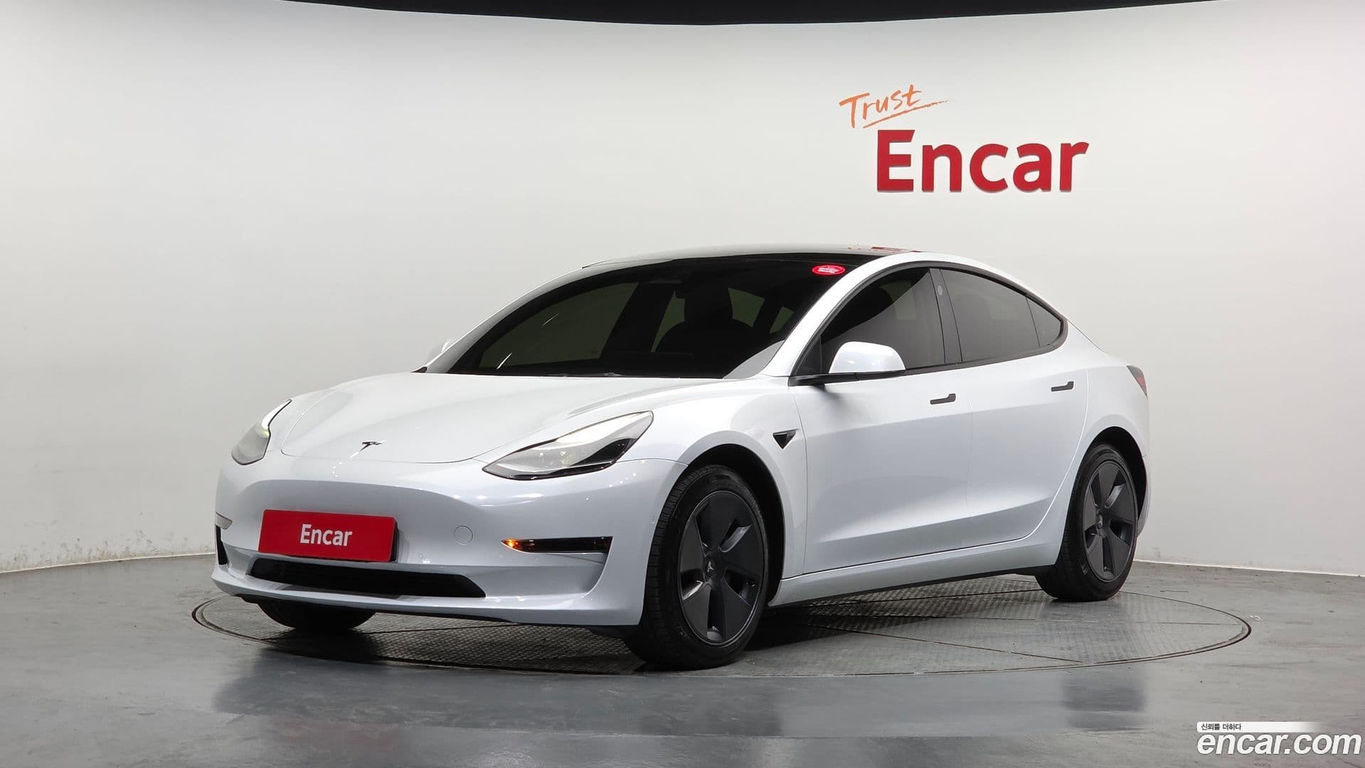 Main__Slider__Photo:Model 3 Tesla 2022.8-0