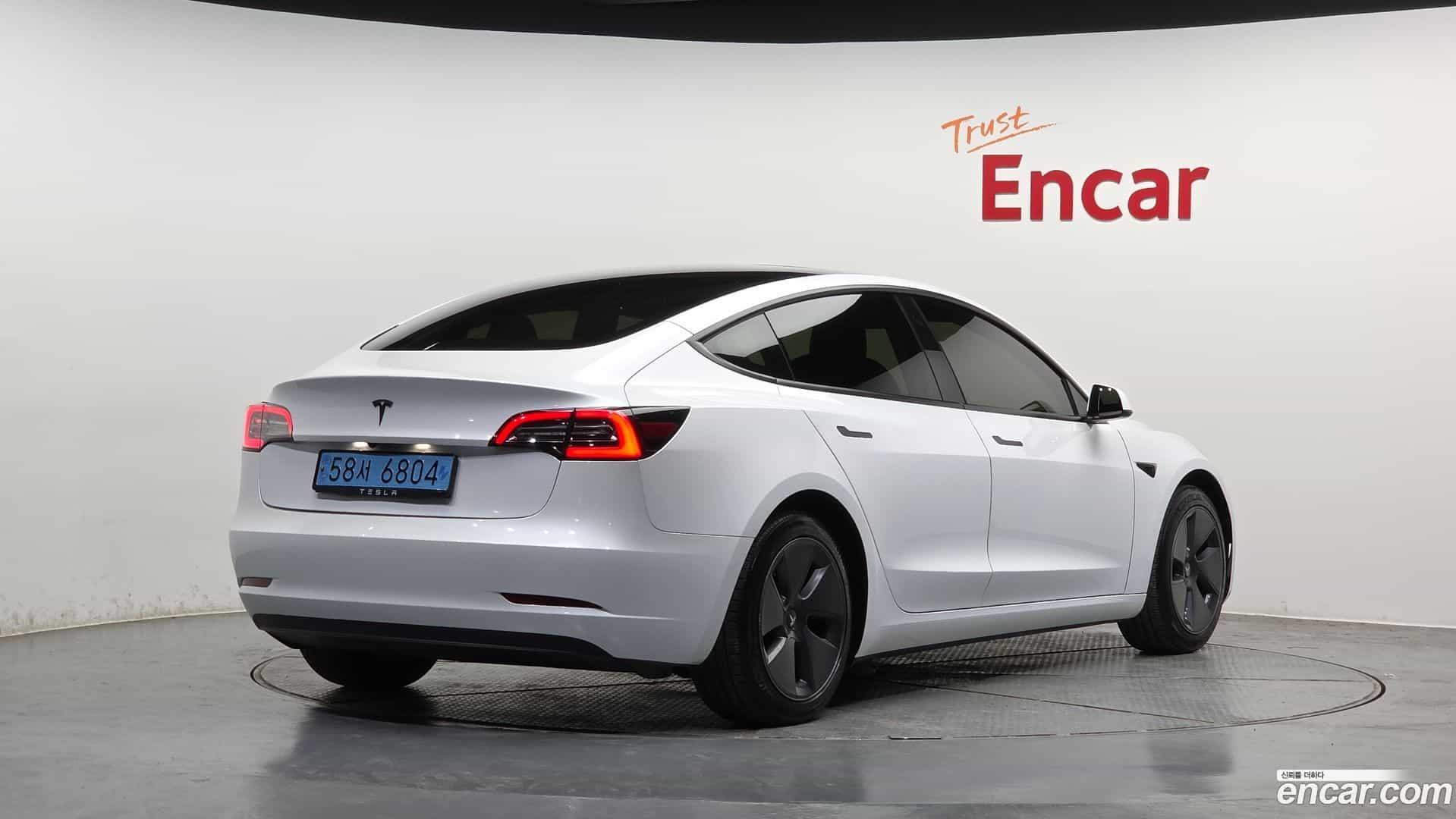 Model 3 Tesla 2022.8-OUTER-002