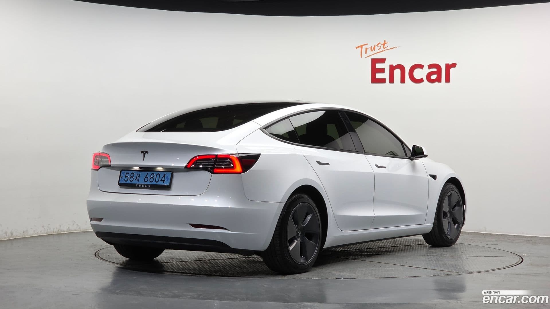 Main__Slider__Photo:Model 3 Tesla 2022.8-1