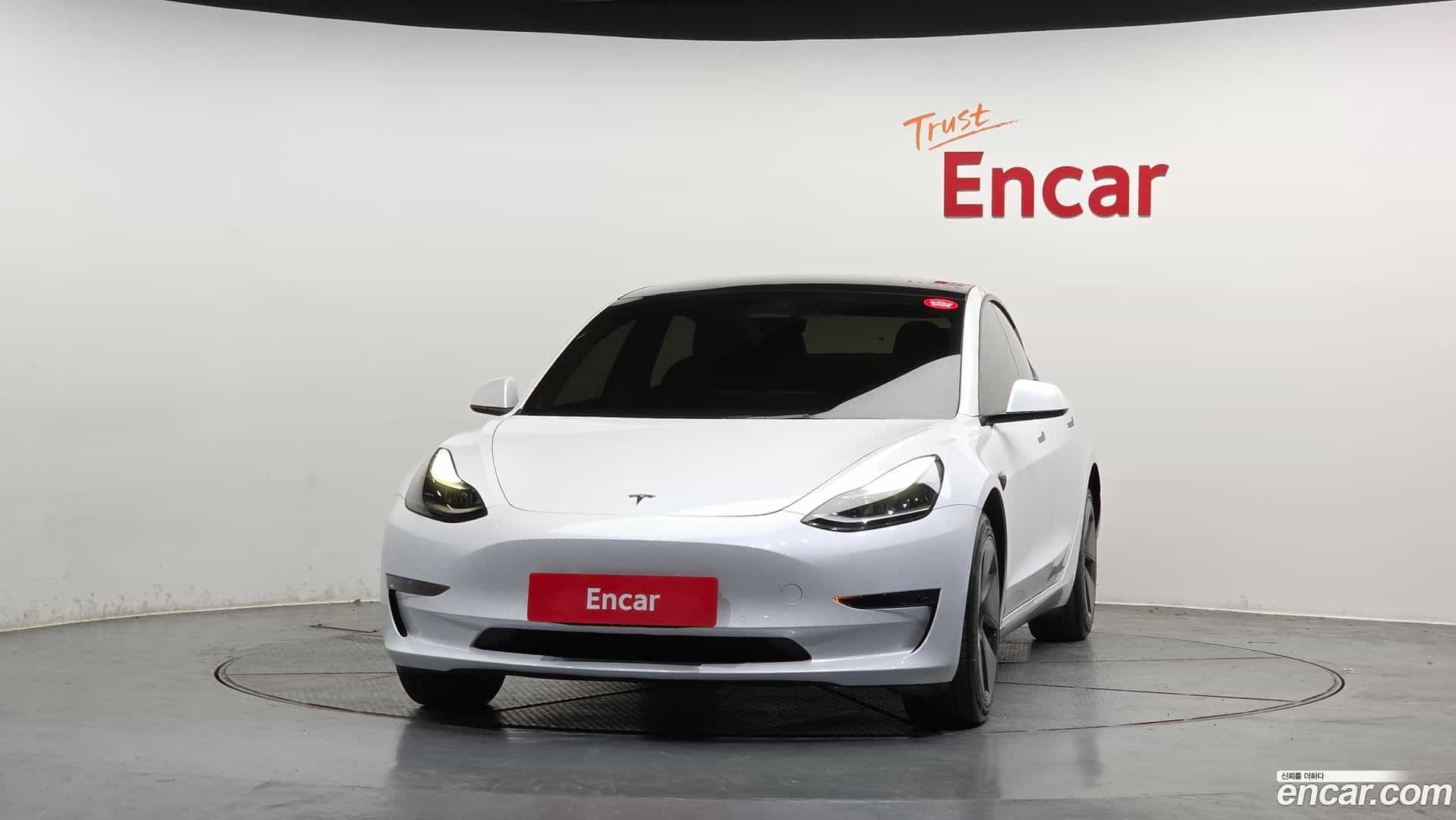Model 3 Tesla 2022.8-OUTER-003