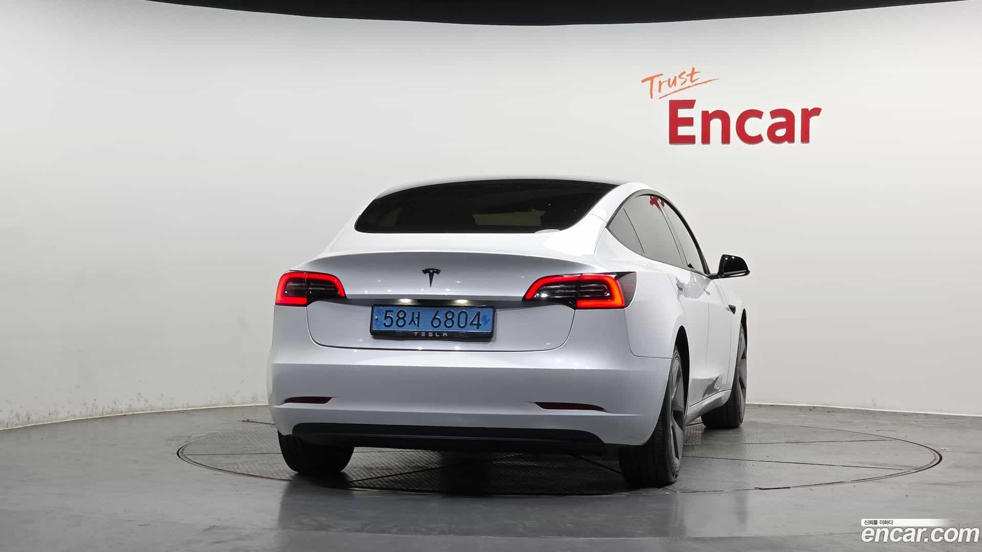 Model 3 Tesla 2022.8-OUTER-004