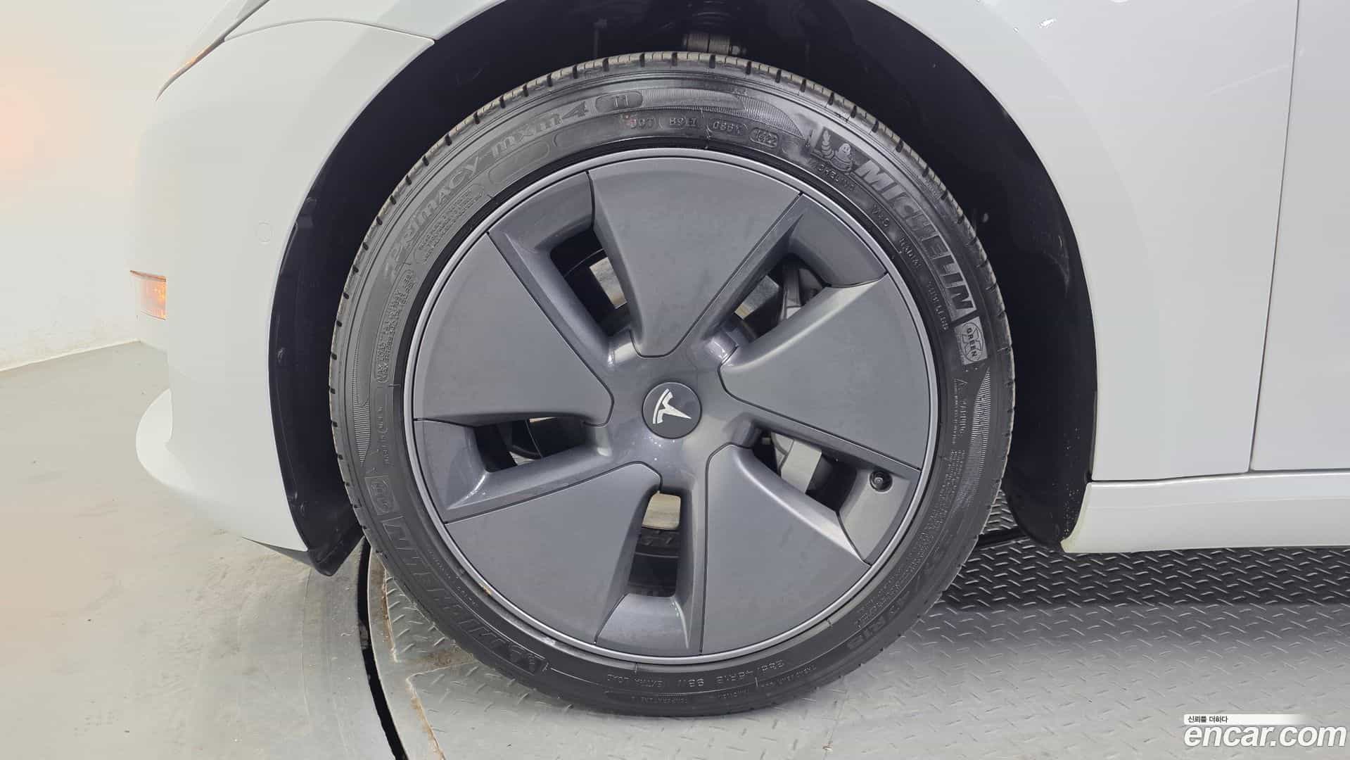 Model 3 Tesla 2022.8-OUTER-005