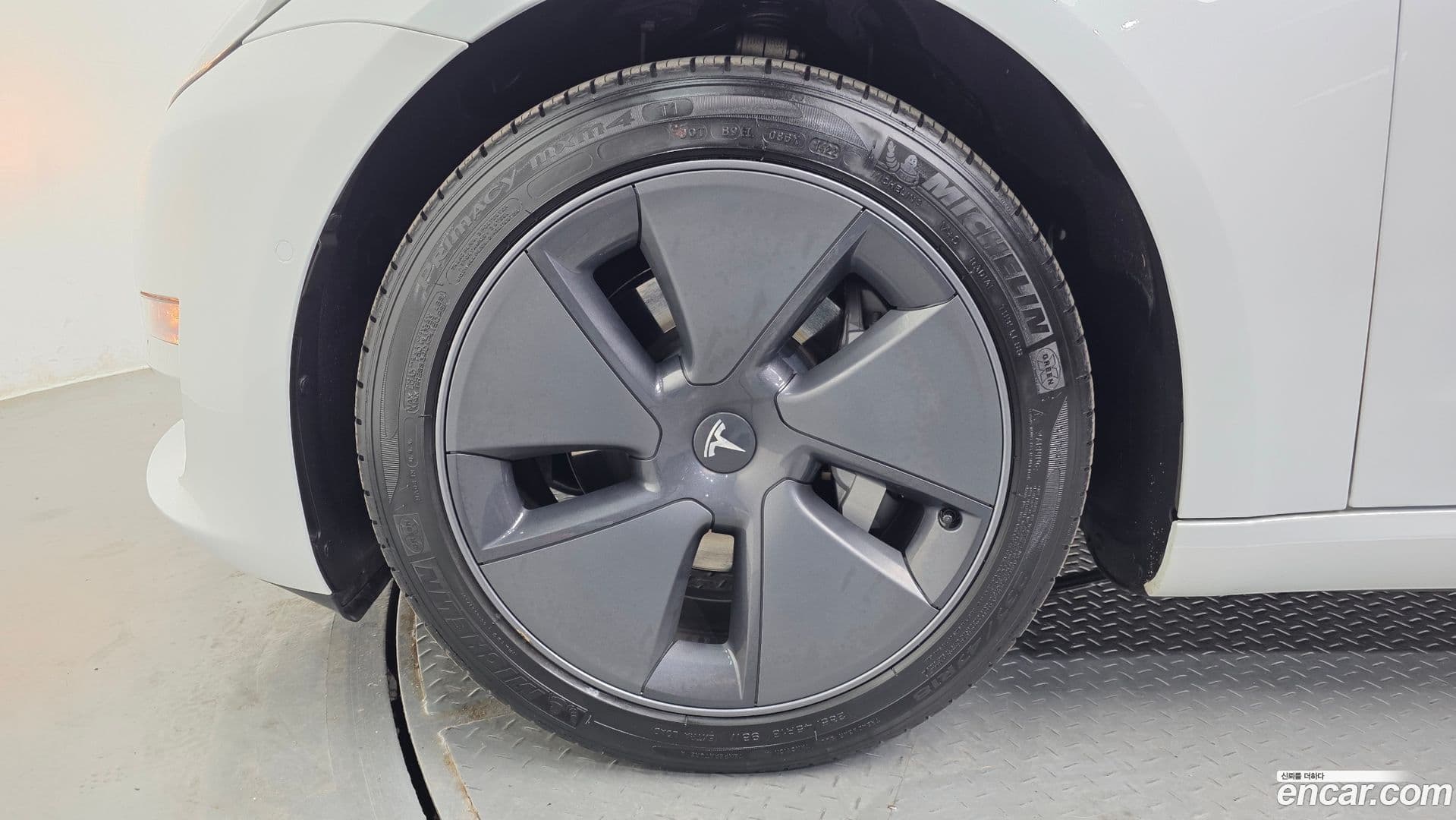 Main__Slider__Photo:Model 3 Tesla 2022.8-4