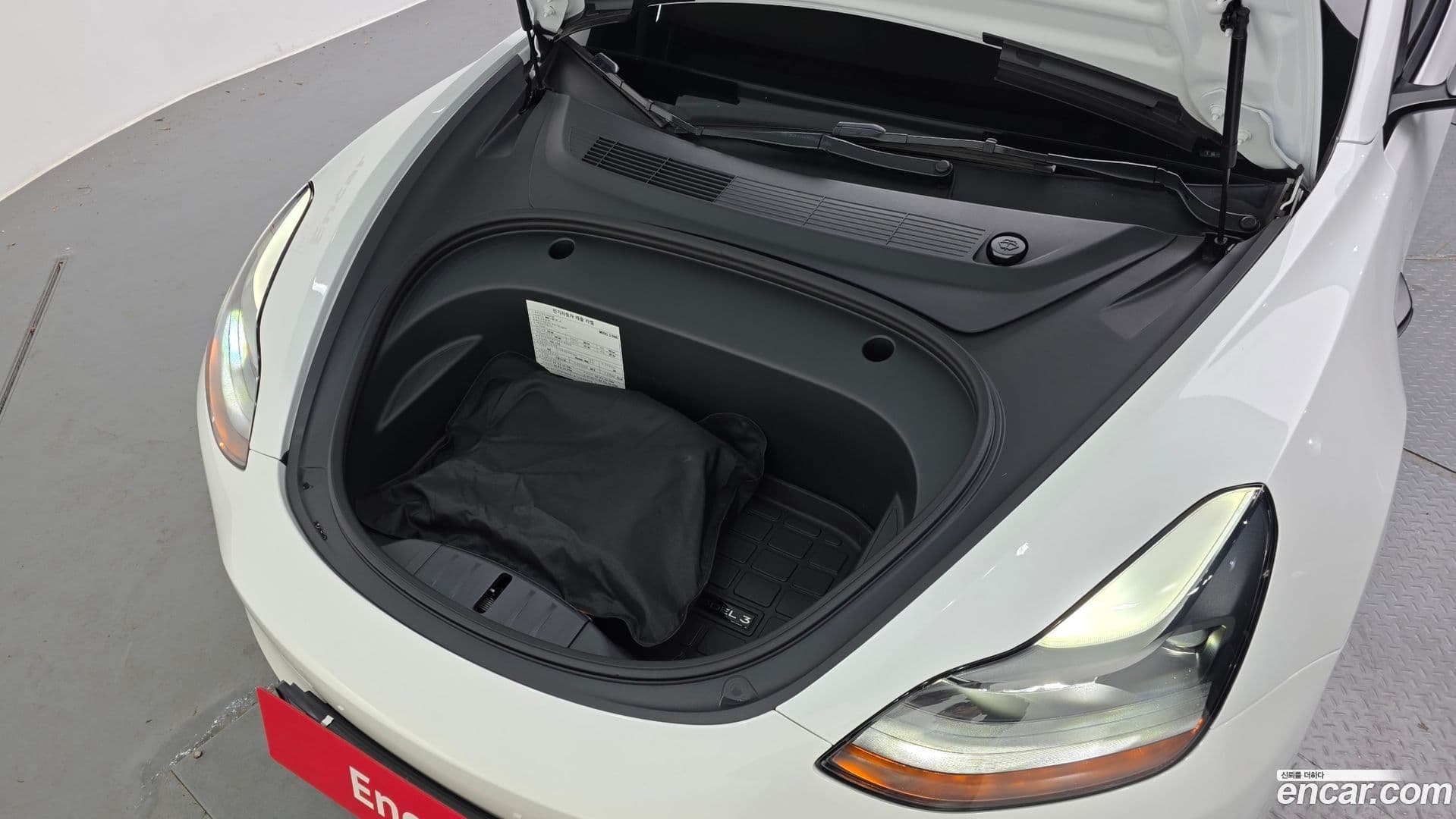 Main__Slider__Photo:Model 3 Tesla 2022.8-5