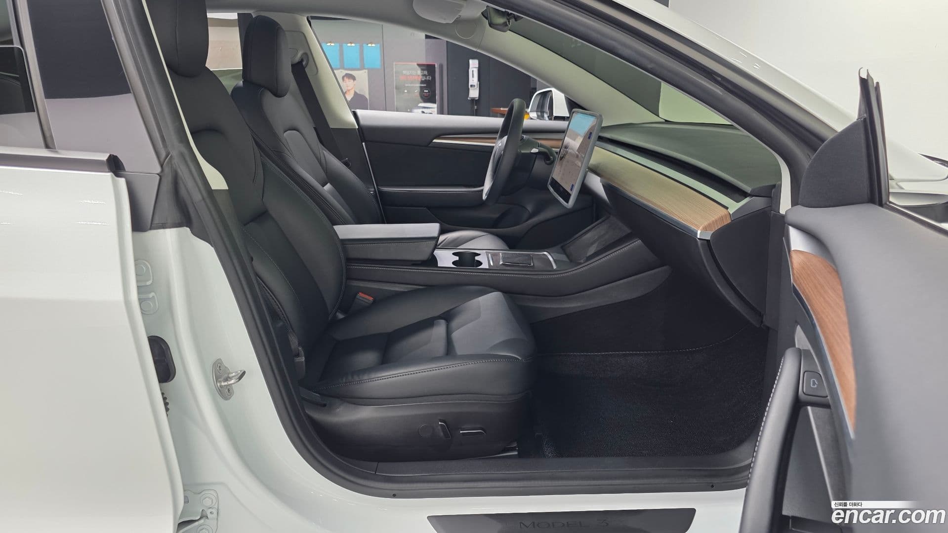 Main__Slider__Photo:Model 3 Tesla 2022.8-10