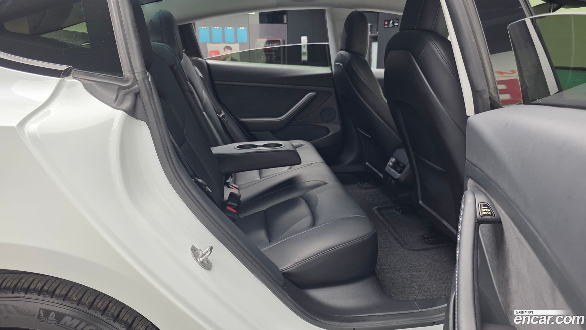 Main__Slider__Photo:Model 3 Tesla 2022.8-11