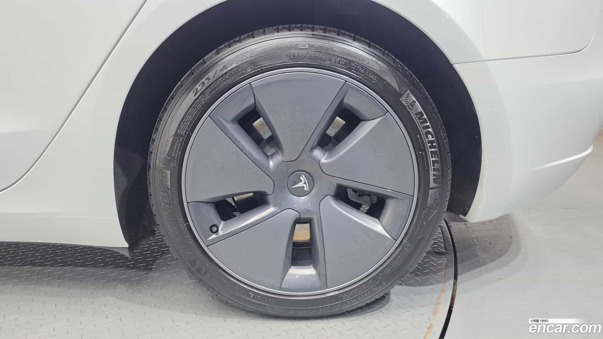 Model 3 Tesla 2022.8-OUTER-031