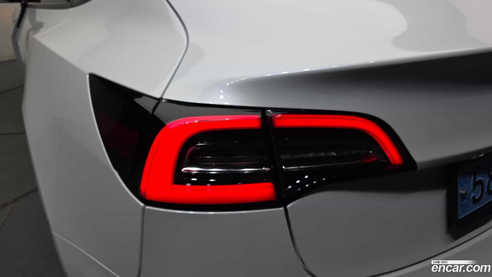 Model 3 Tesla 2022.8-OUTER-033