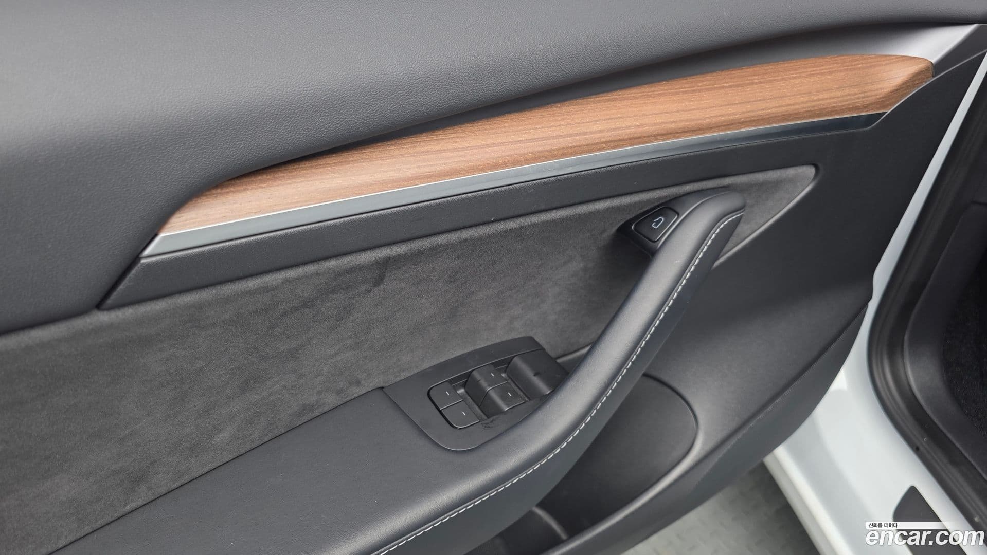 Main__Slider__Photo:Model 3 Tesla 2022.8-23