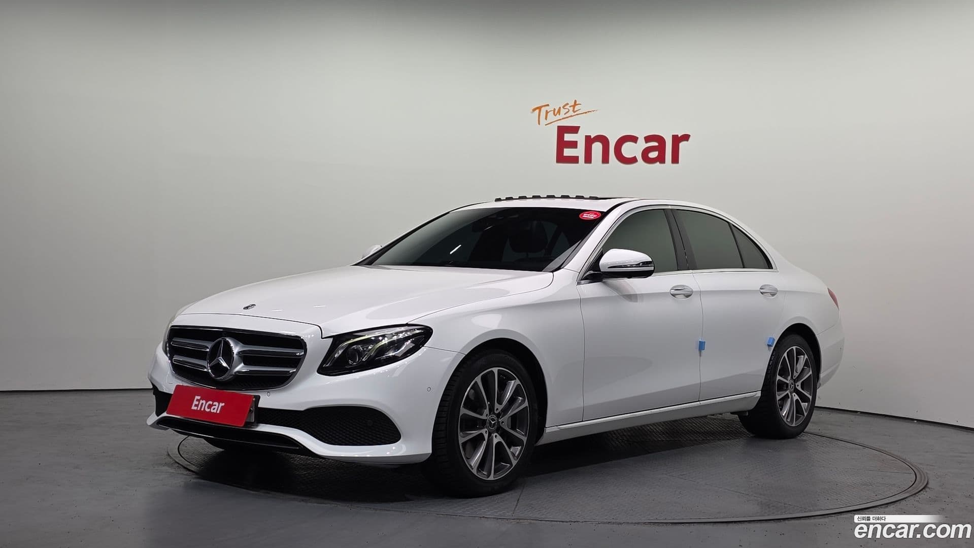 Main__Slider__Photo:E-Class Mercedes-Benz 2019.1-0
