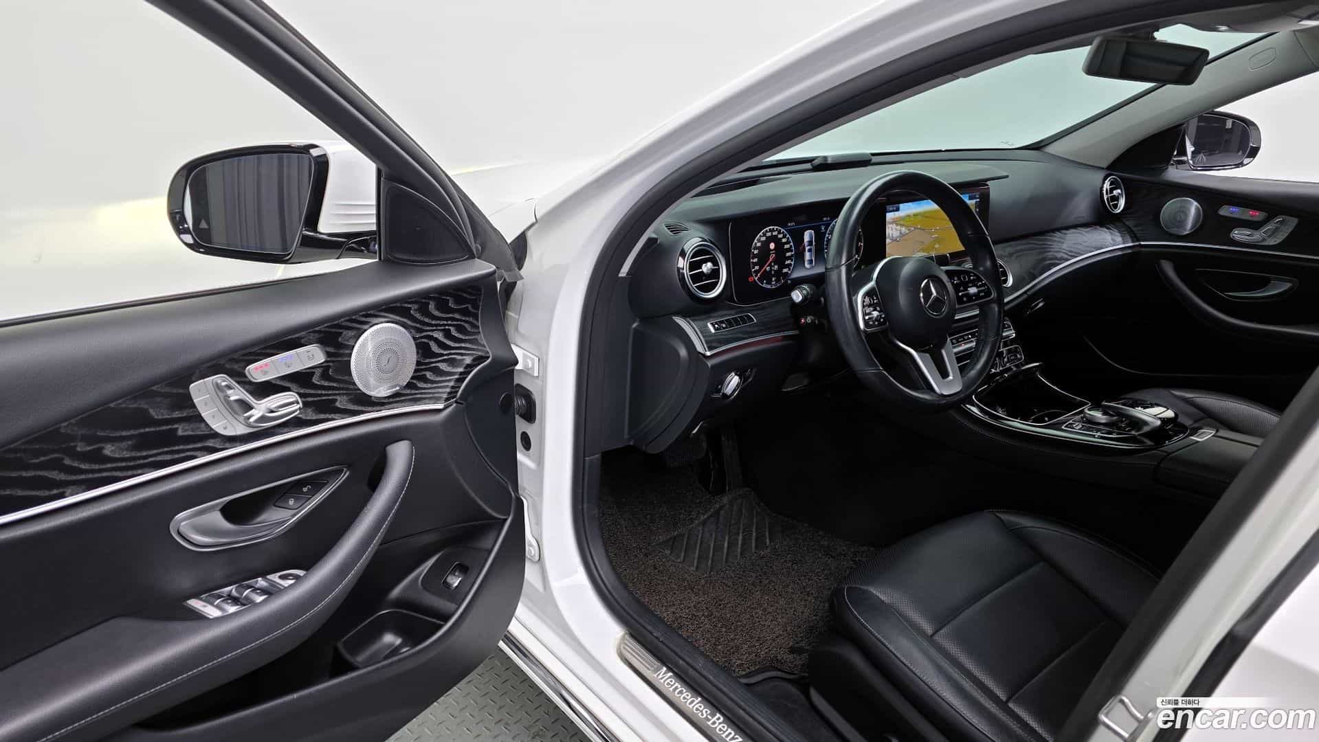 E-Class Mercedes-Benz 2019.1-OPTION-017