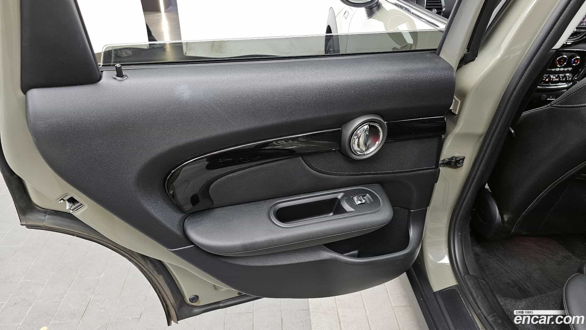 Clubman Mini 2019.11-INNER-035