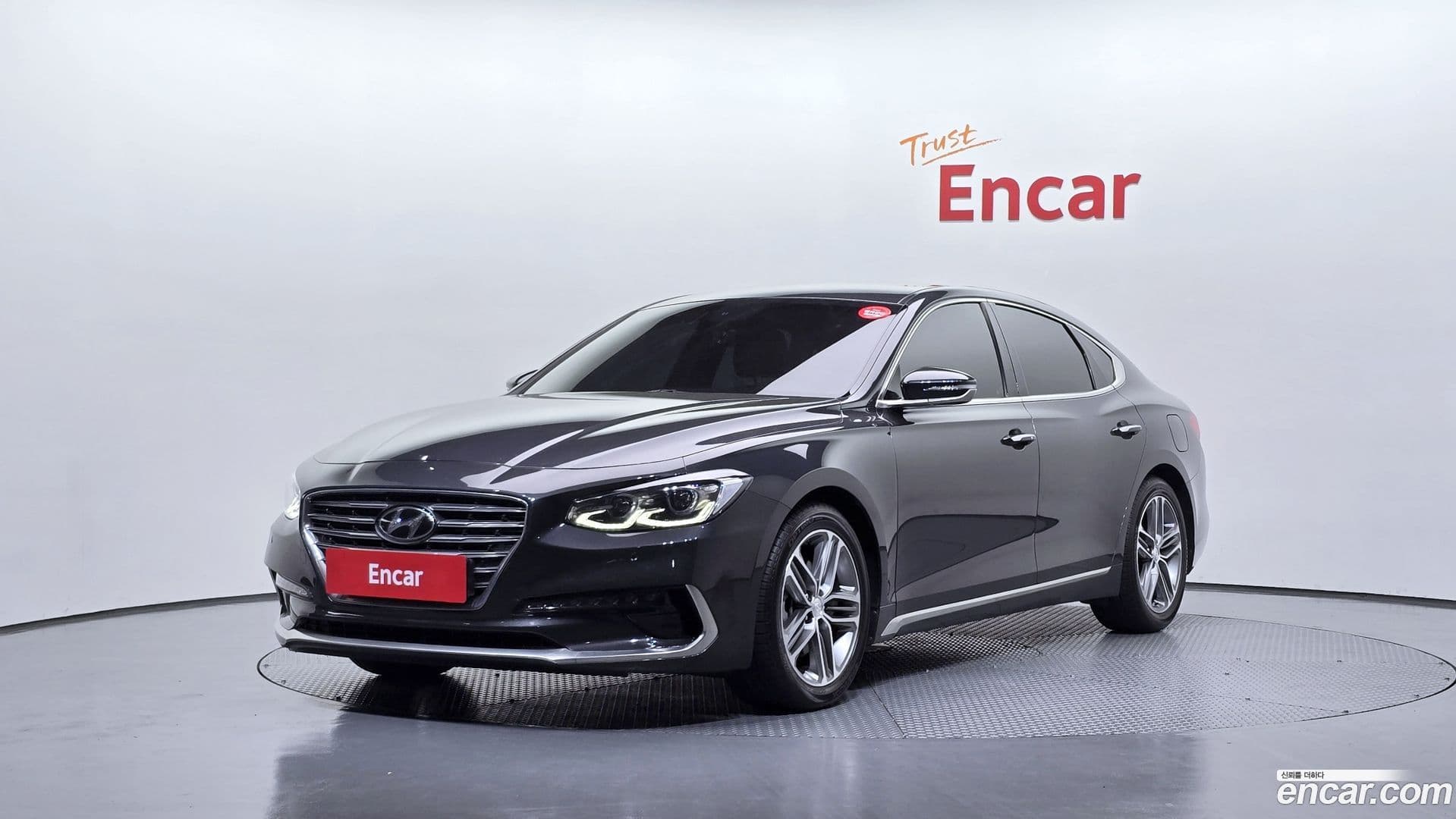 Main__Slider__Photo:Grandeur Hyundai 2018.1-0
