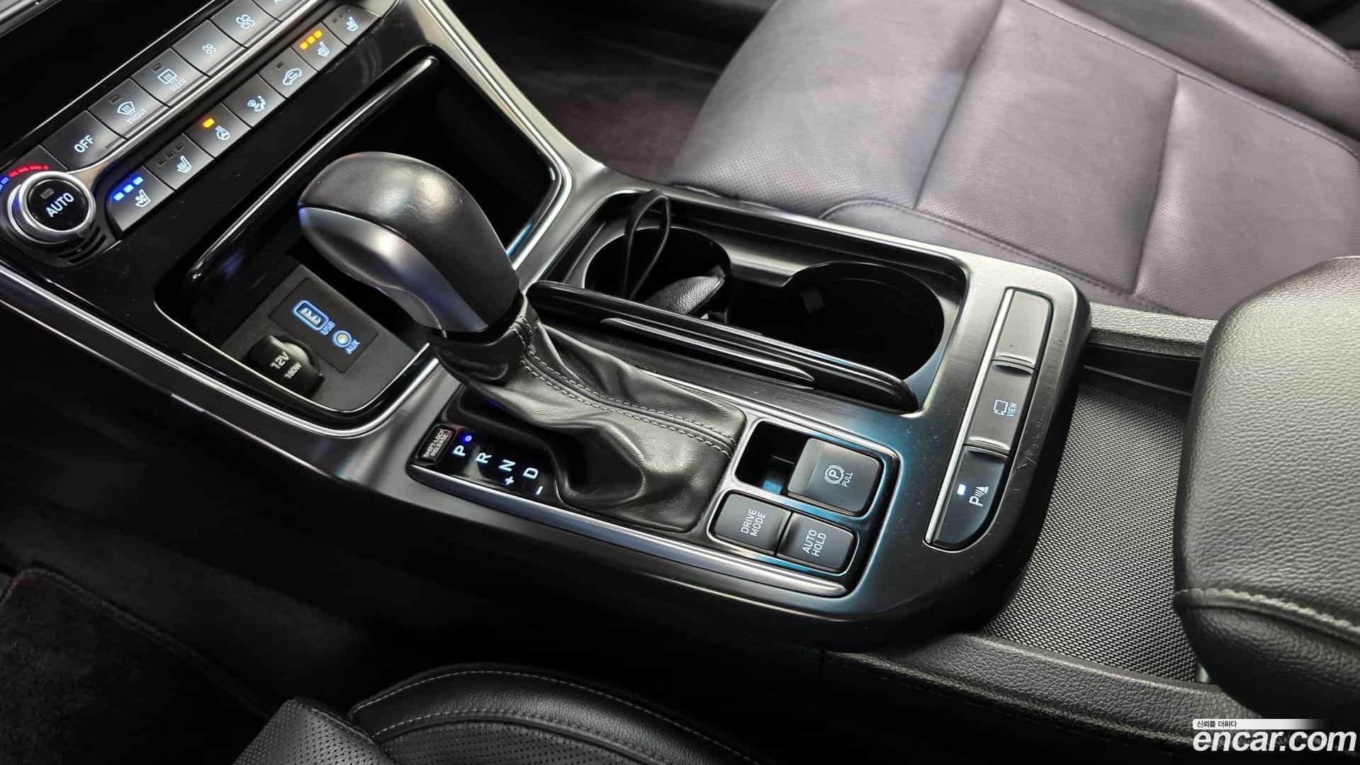 Grandeur Hyundai 2018.1-INNER-009