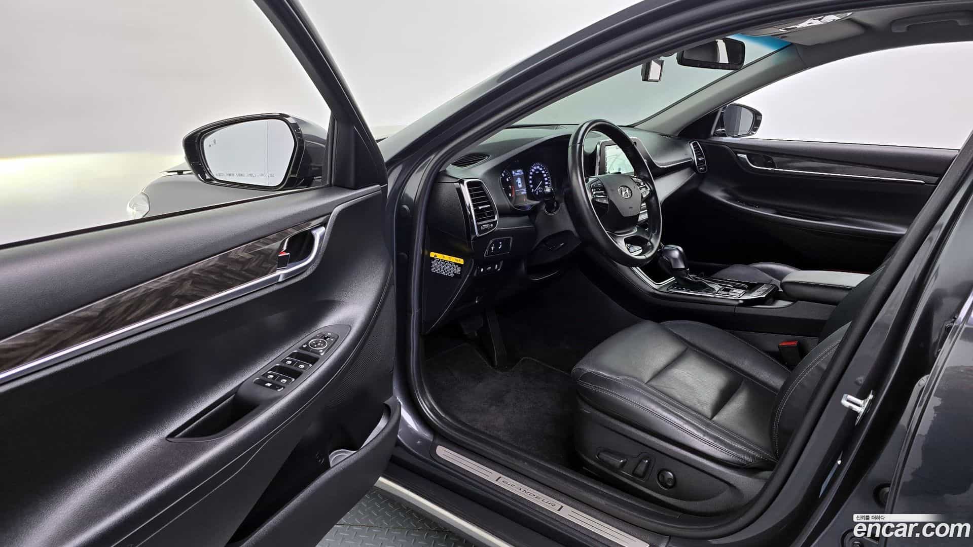 Grandeur Hyundai 2018.1-INNER-010