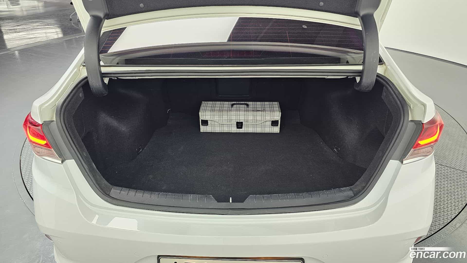 Sonata Hyundai 2019.2-OPTION-043