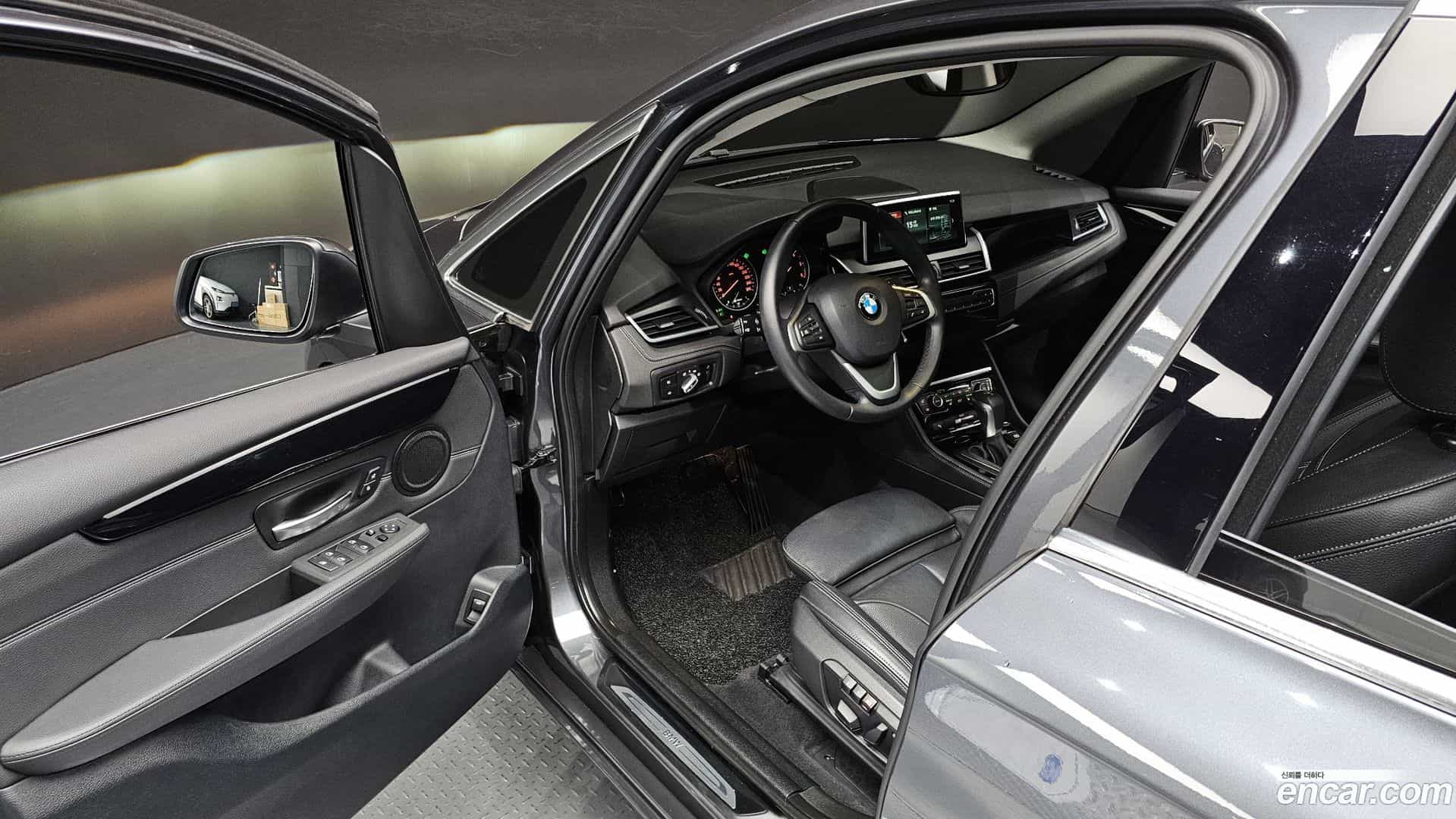 2-Series BMW 2017.9-INNER-010