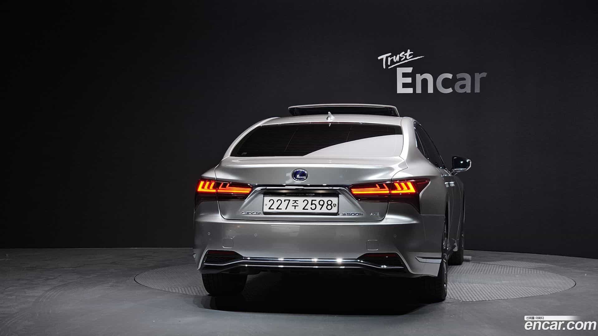 LS Lexus 2021.2-OUTER-004