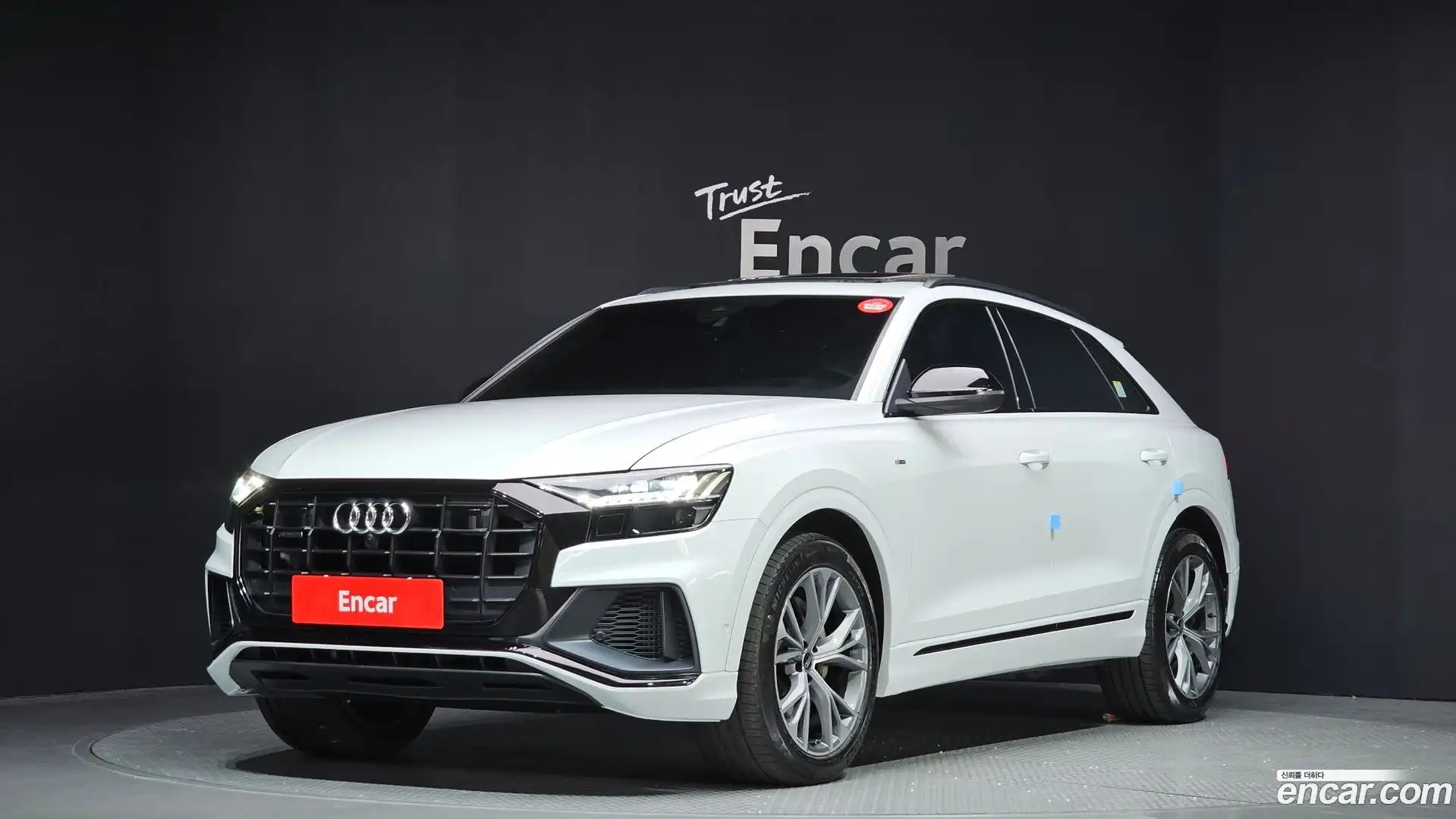 Q8 Audi 2022.1-OUTER-001