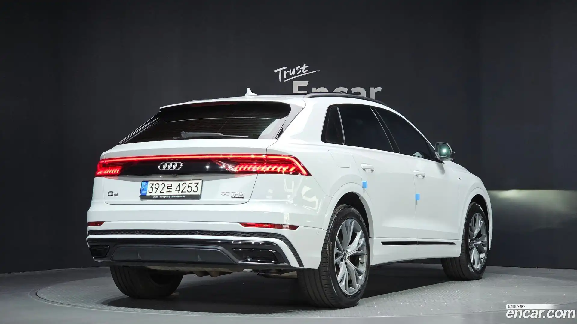 Q8 Audi 2022.1-OUTER-002