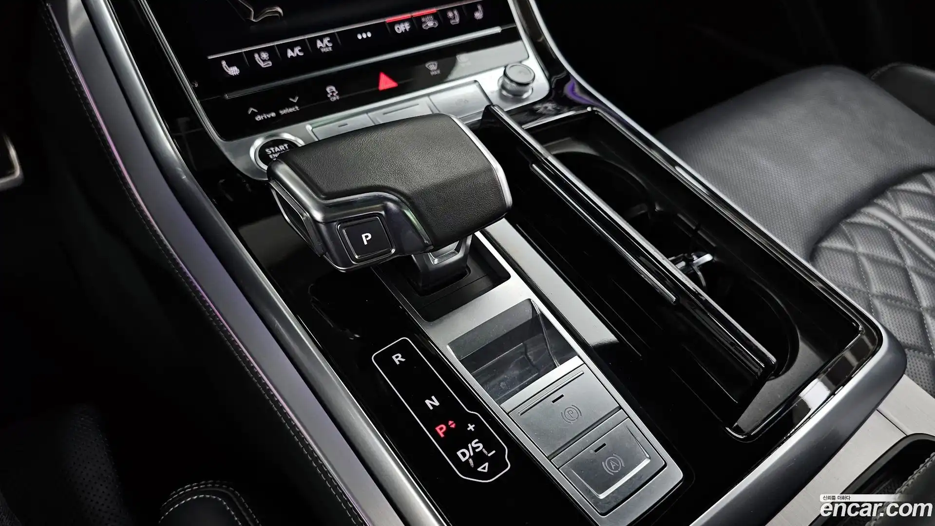 Q8 Audi 2022.1-INNER-009
