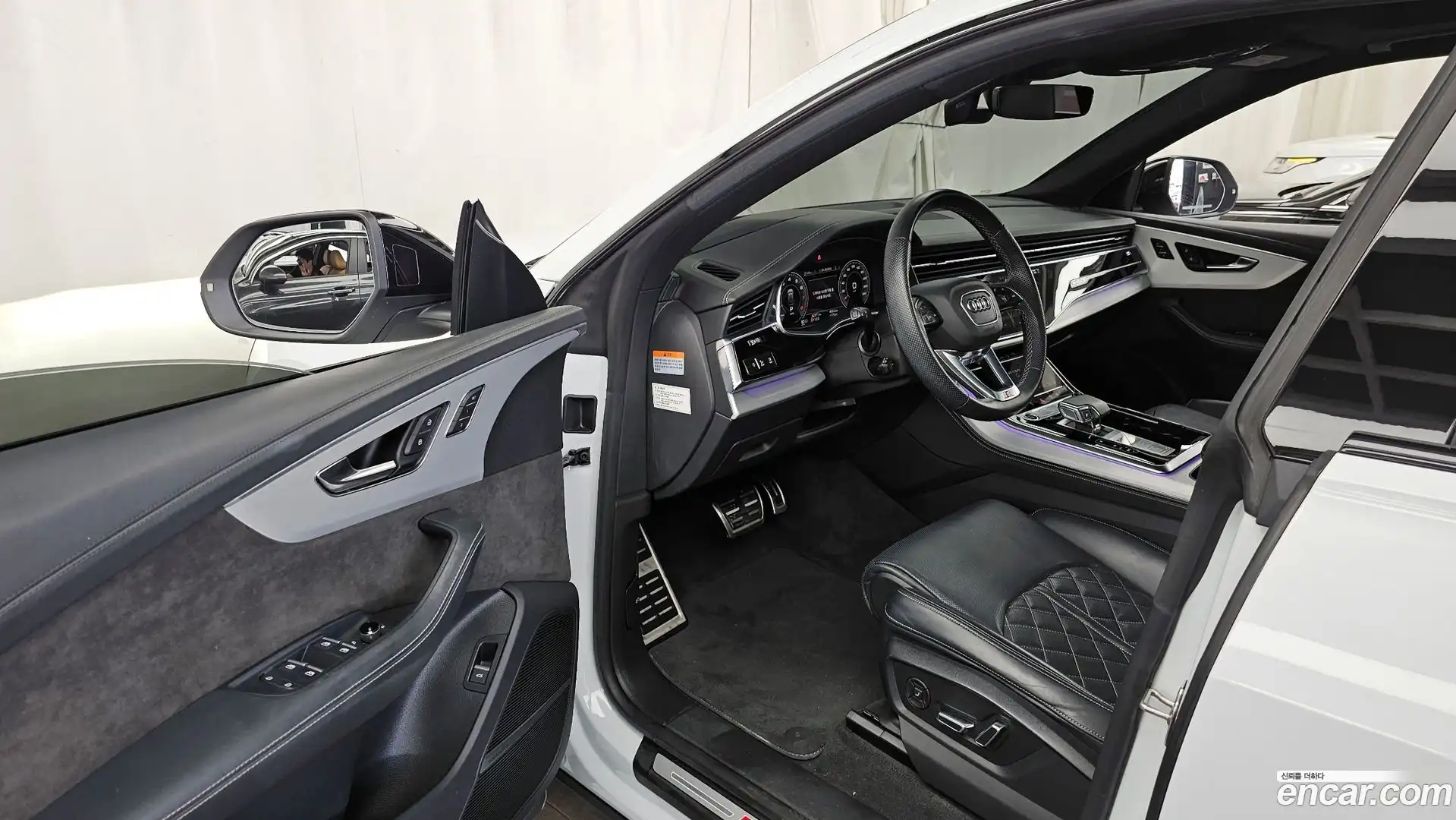Q8 Audi 2022.1-INNER-010