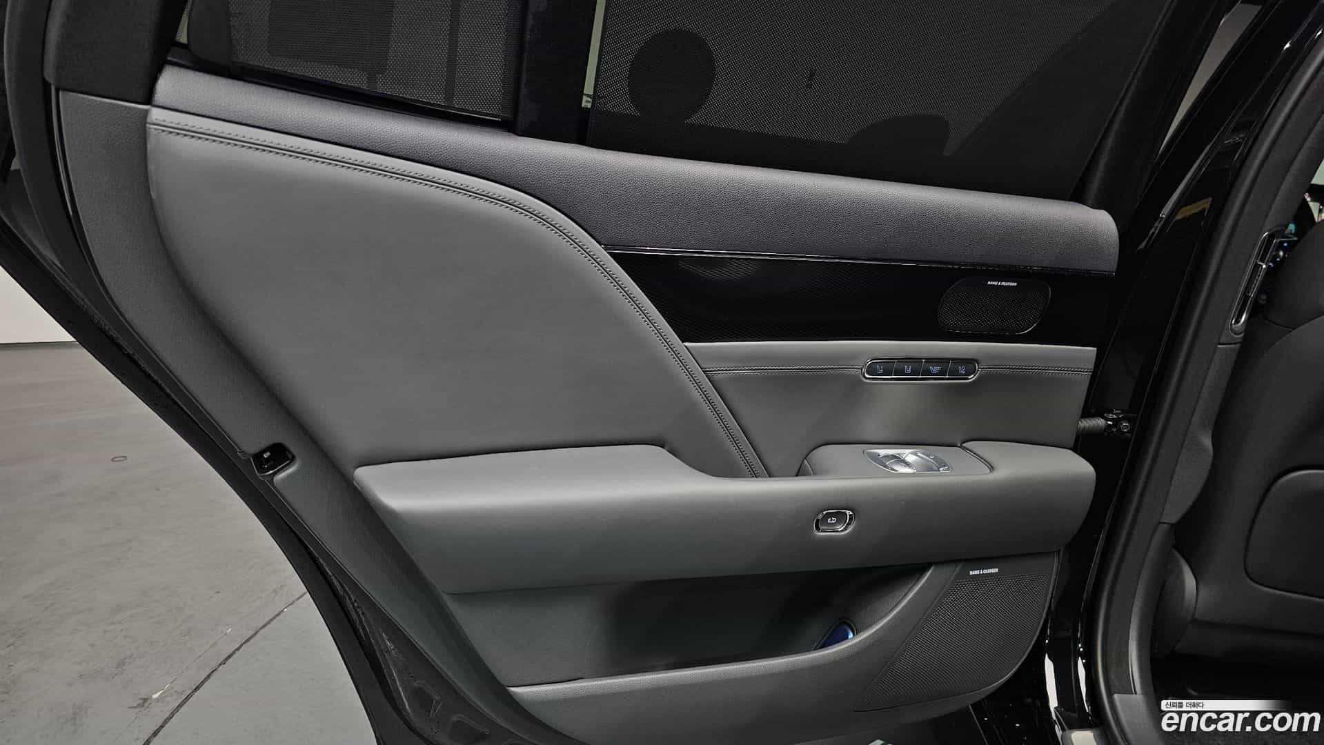 G90 Genesis 2023.7-INNER-035
