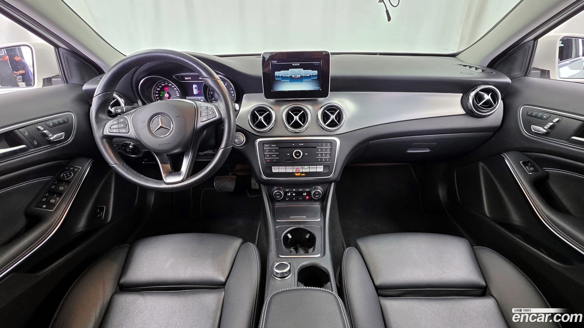 Main__Slider__Photo:GLA-Class Mercedes-Benz 2019.3-6