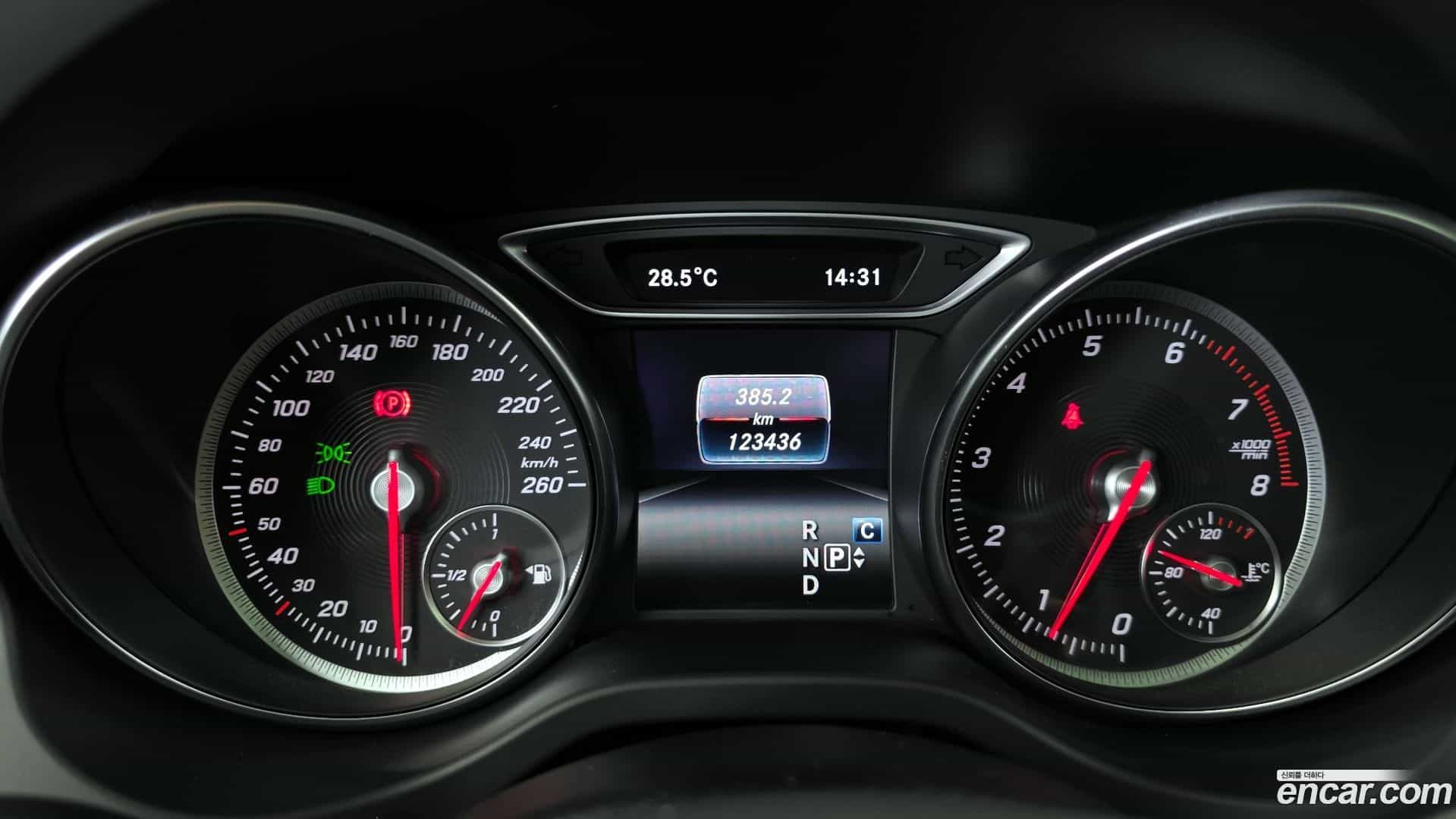 GLA-Class Mercedes-Benz 2019.3-INNER-008