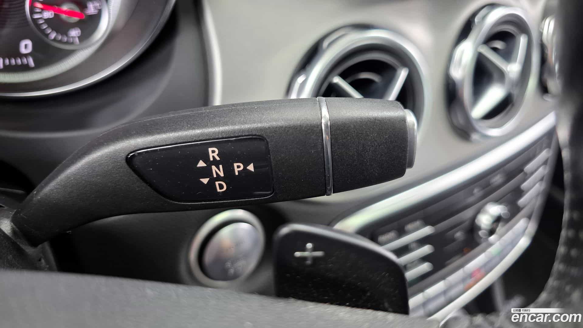 GLA-Class Mercedes-Benz 2019.3-INNER-009