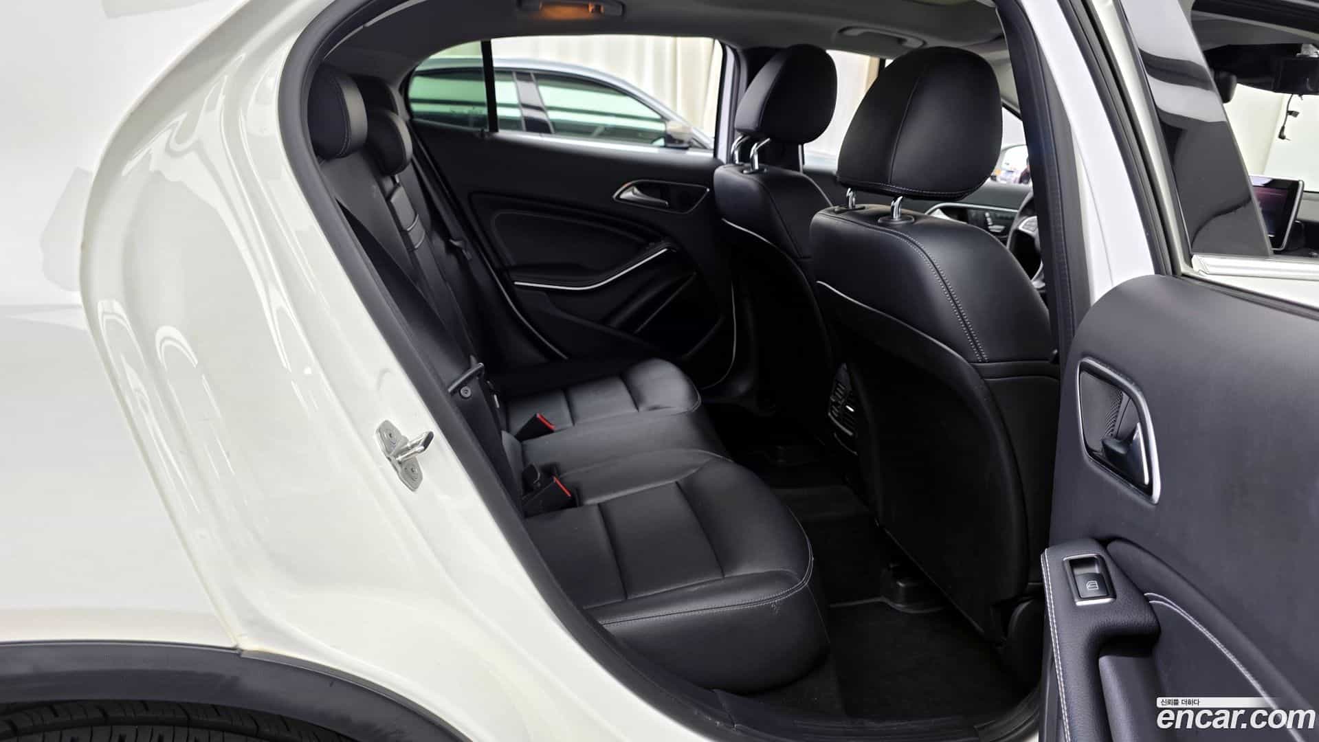GLA-Class Mercedes-Benz 2019.3-OPTION-016